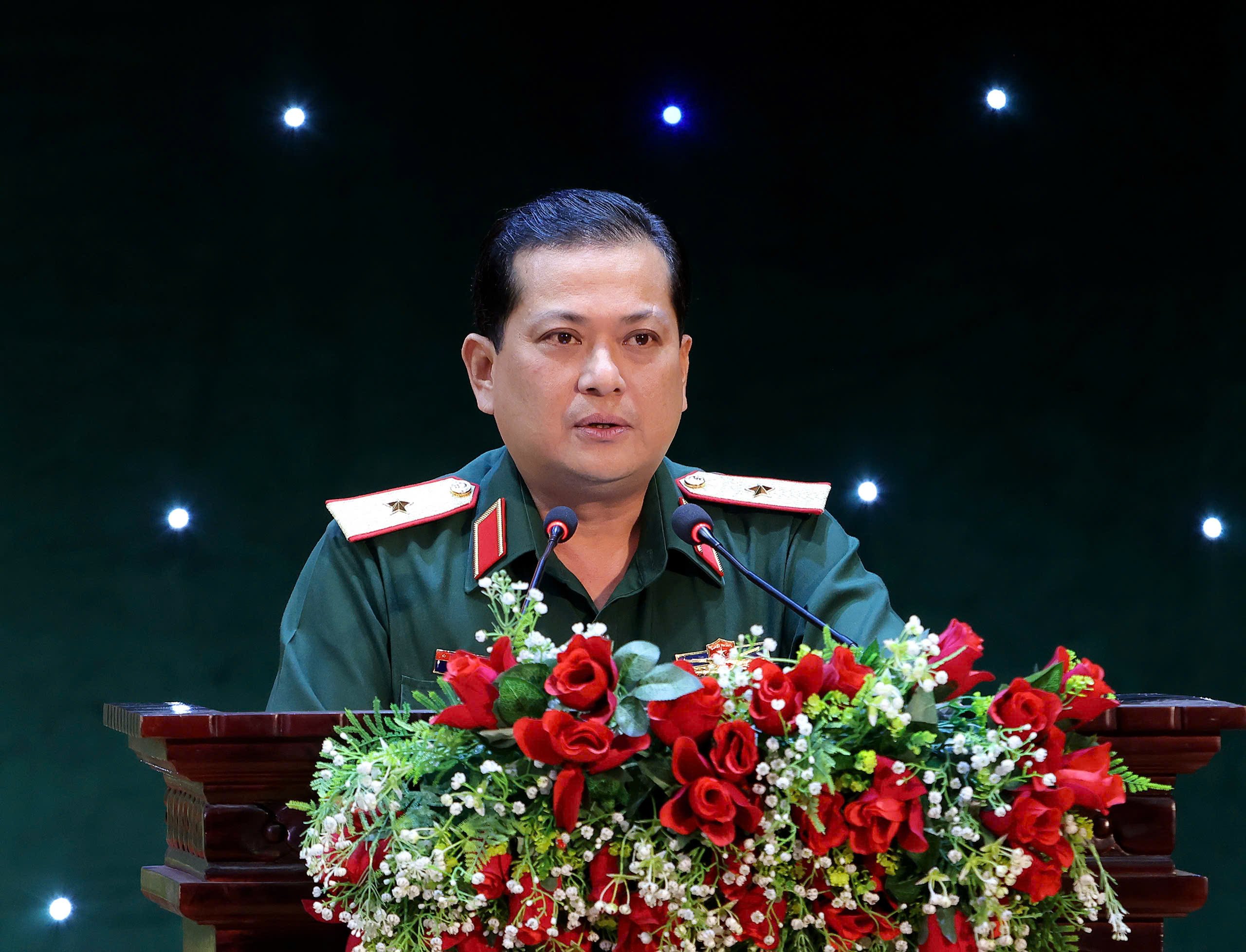 Thiếu tướng Chiêm Thống Nhất - Phó tư lệnh, Tham mưu trưởng Quân khu 9 phát biểu chỉ đạo tại hội nghị.