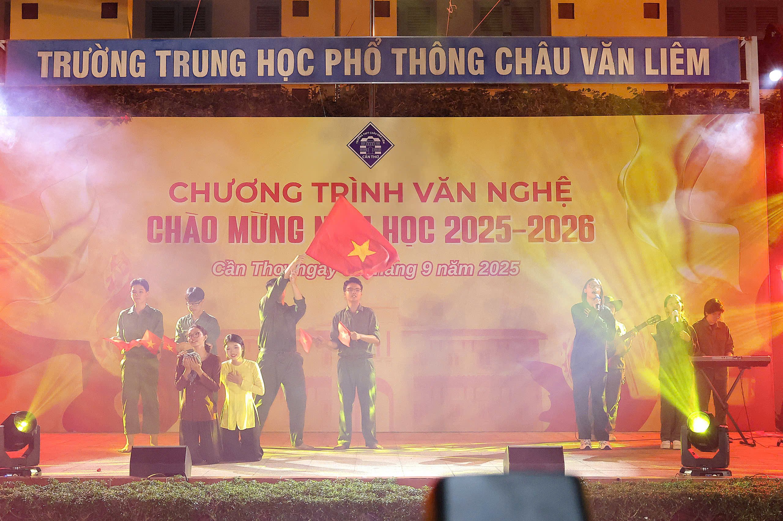 Tiết mục ca ngợi quê hương, đất nước góp phần khơi gợi niềm tự hào dân tộc.