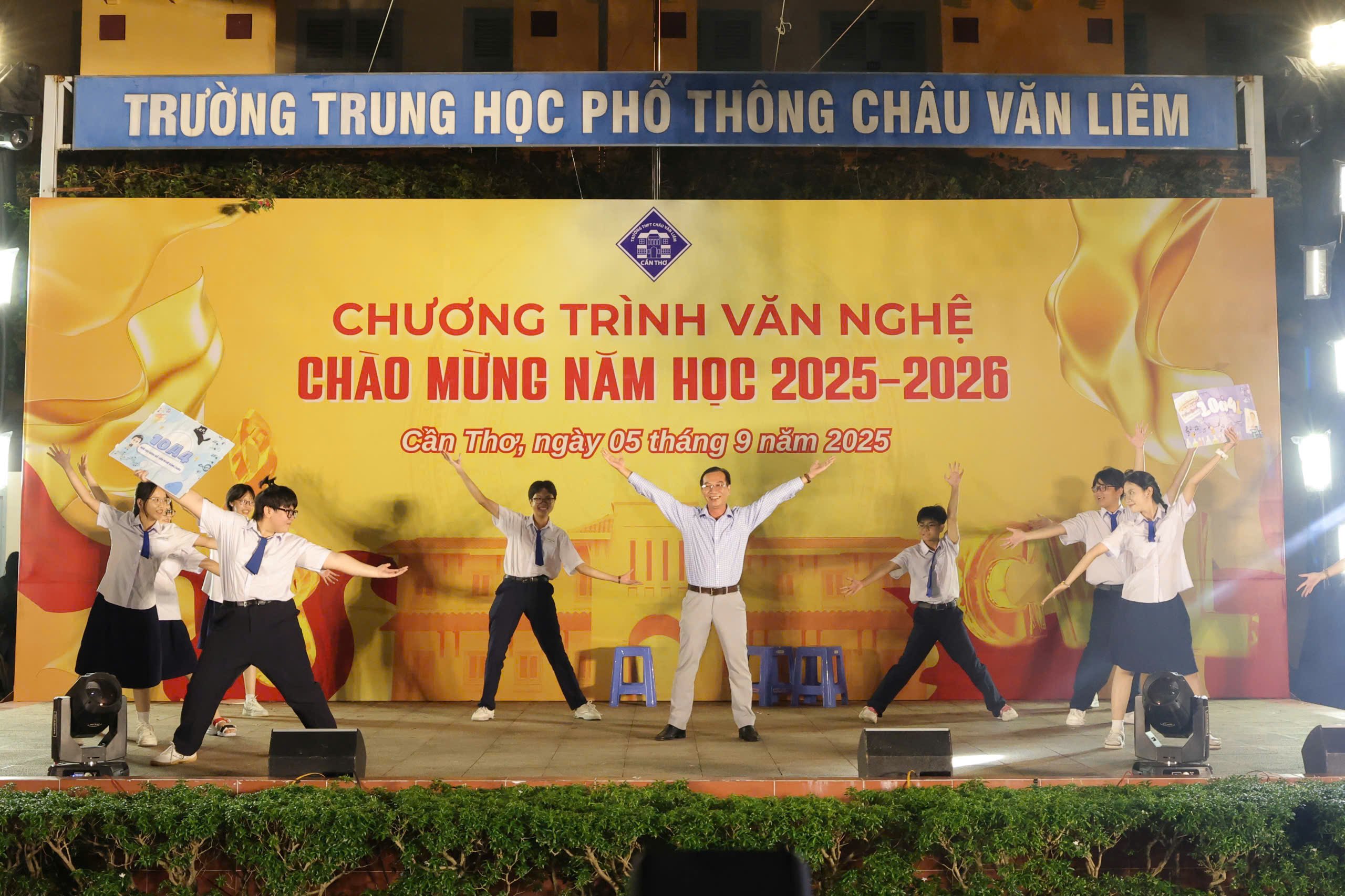 Một tiết mục đặc biệt với sự tham gia của giáo viên chủ nhiệm.