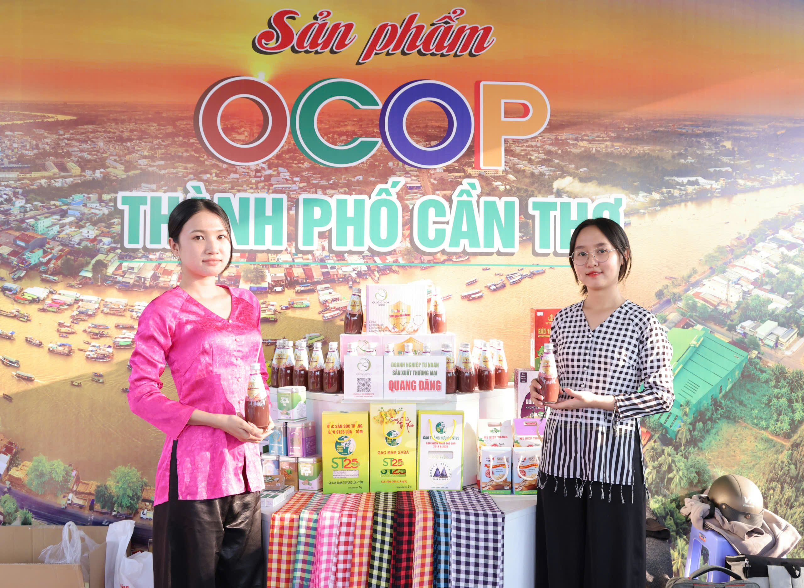 Gian hàng trưng bày sản phẩm OCOP TP. Cần Thơ.