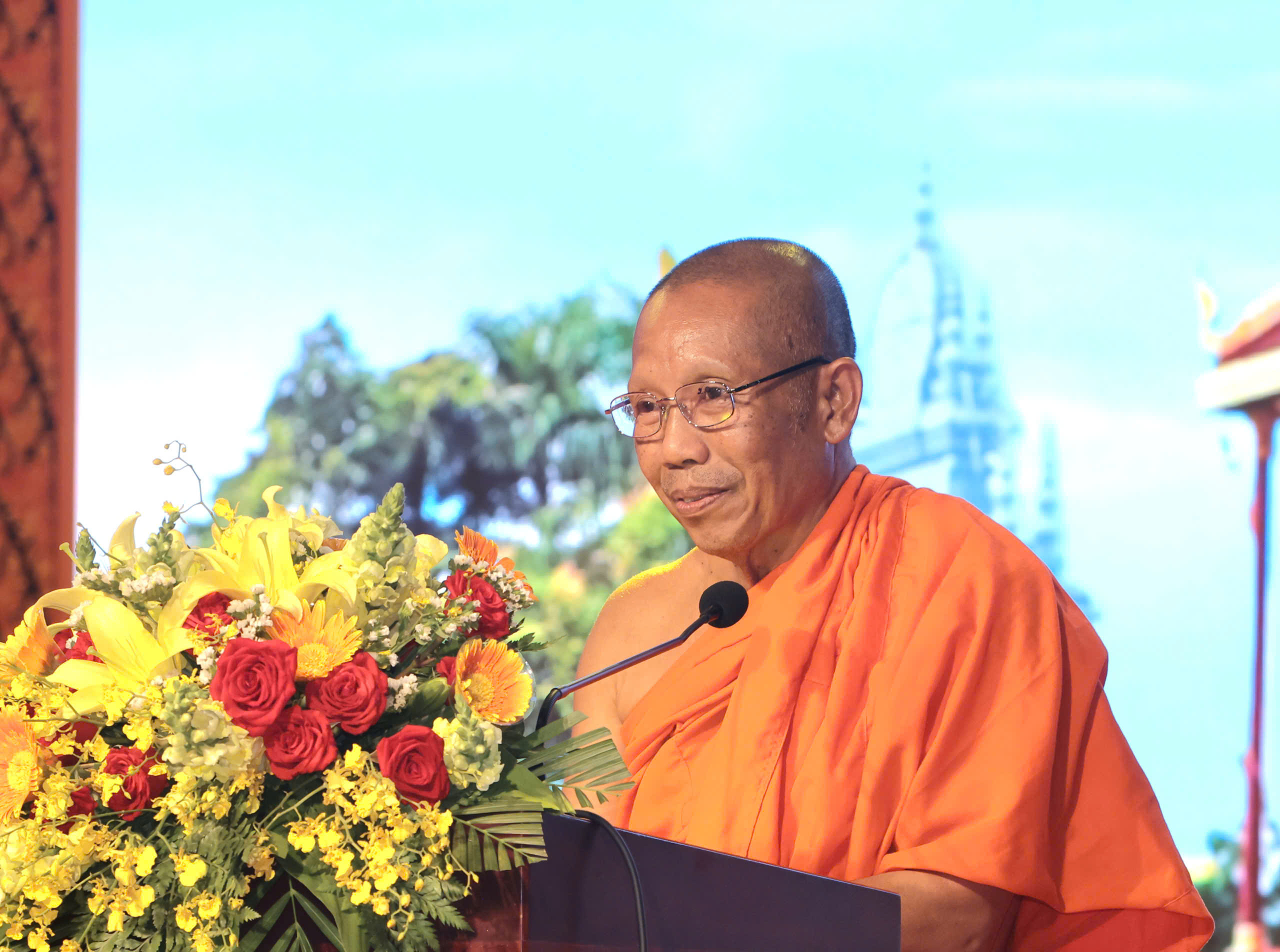 Đại đức Lâm Hiệp - Trụ trì Chùa Tum Núp phát biểu tại buổi lễ.