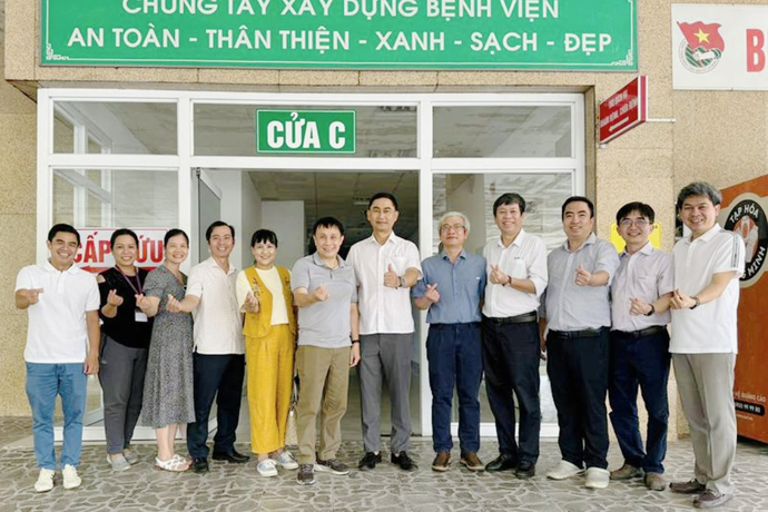 Hình ảnh tiễn đoàn chuyên gia về lại Bệnh viện Trung Ương Huế.