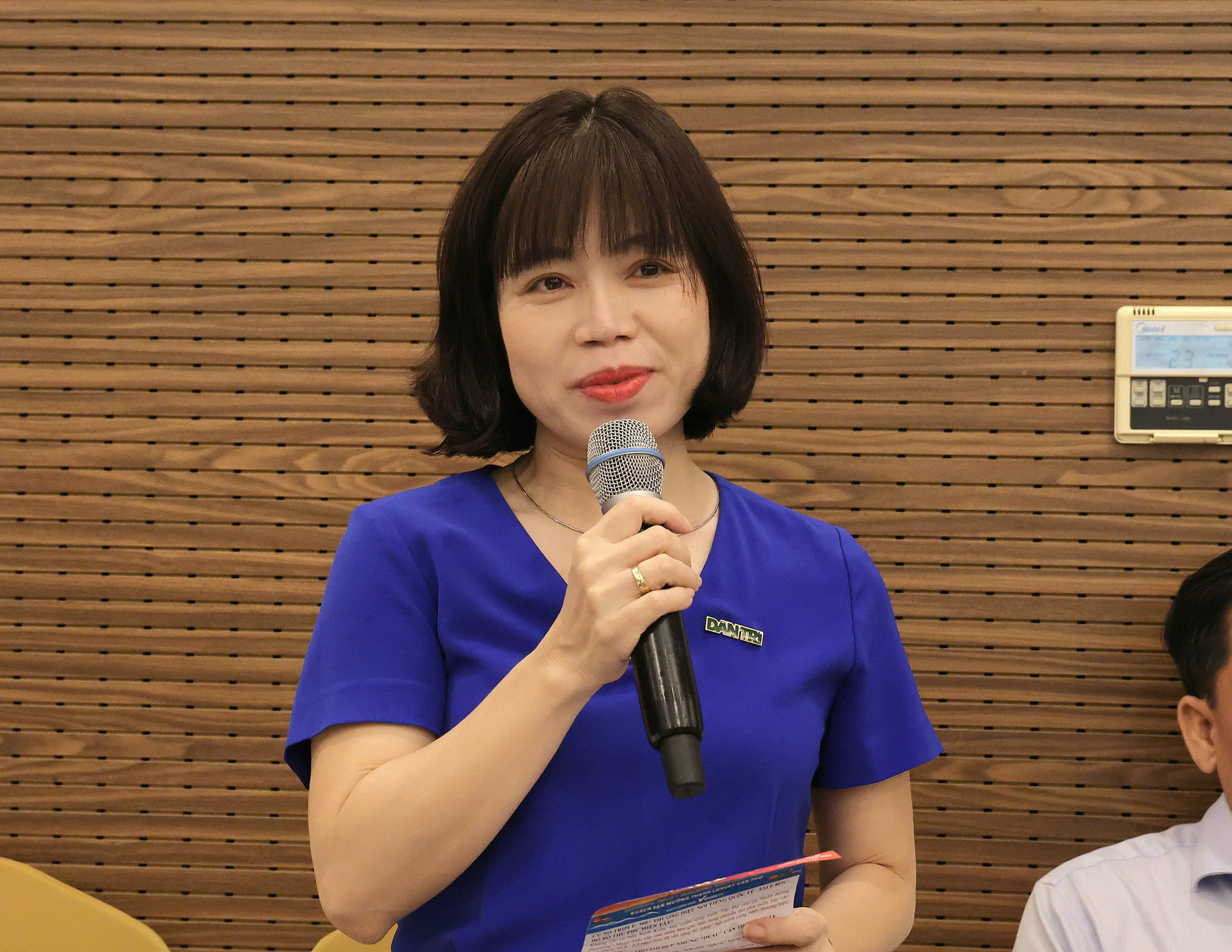 Đại diện các cơ quan báo chí phát biểu tại buổi họp báo.
