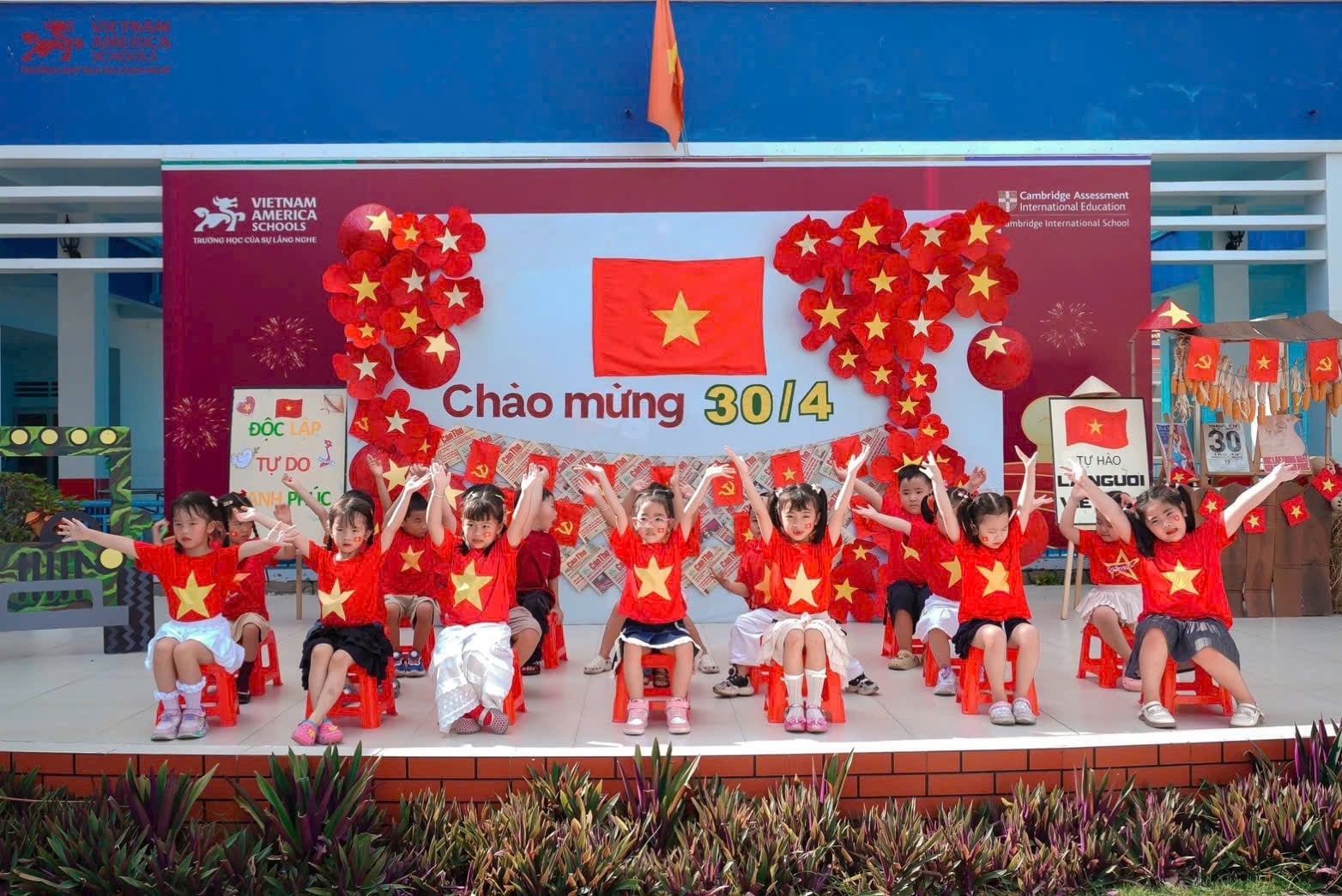 Học sinh Trường Mầm non Việt Mỹ Cần Thơ chào mừng Đại lễ 30/4.