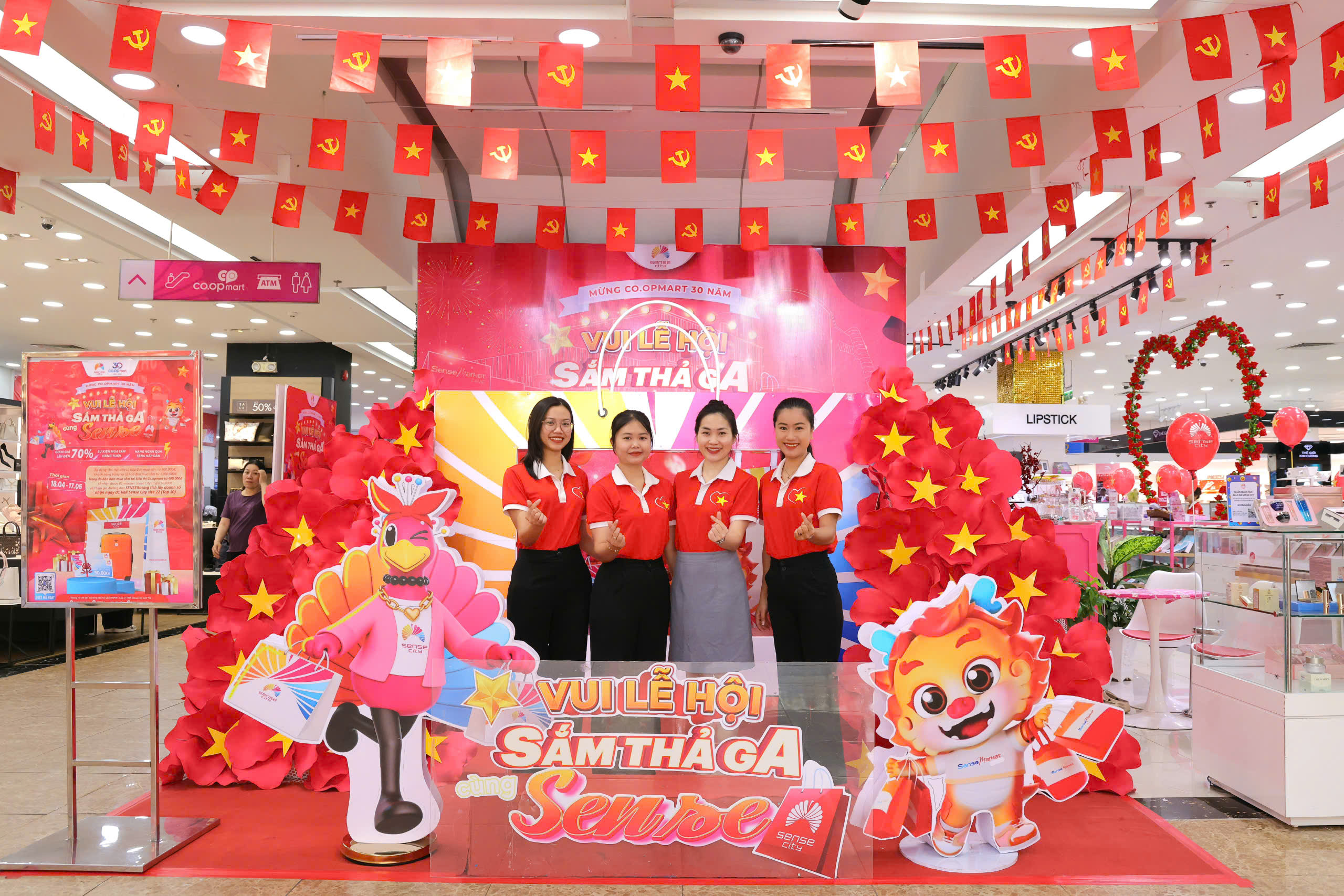 TTTM Sense City Cần Thơ trang trí chào mừng Đại lễ 30/4