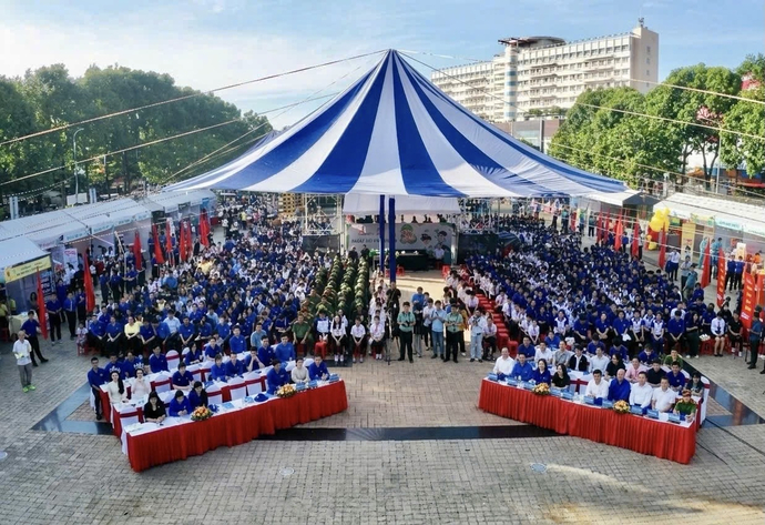 Toàn cảnh Lễ khai mạc.