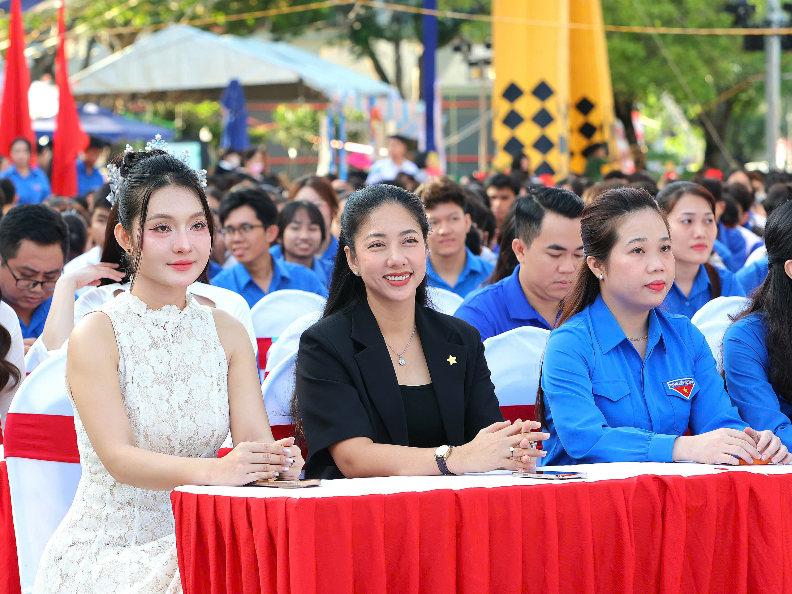 Các đại biểu đại diện các doanh nghiệp tham dự buổi lễ.