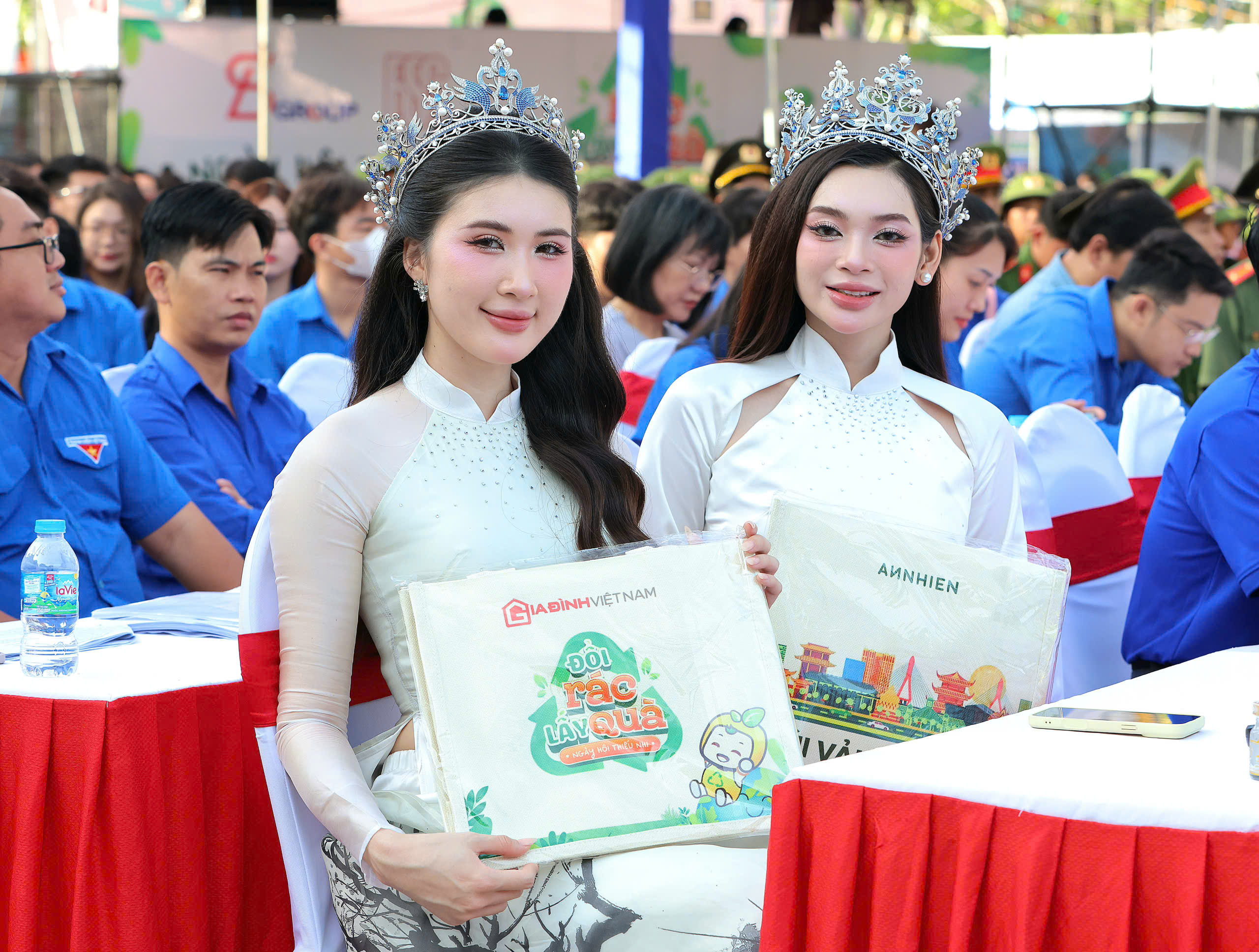 Hoa hậu Nguyễn Hoài Phương Anh (bên phải) - Hoa hậu Biển Việt Nam toàn cầu 2025 và Á hậu Nguyễn Linh Chi - Hoa hậu Biển Việt Nam toàn cầu 2025 là đại sứ của chương trình.