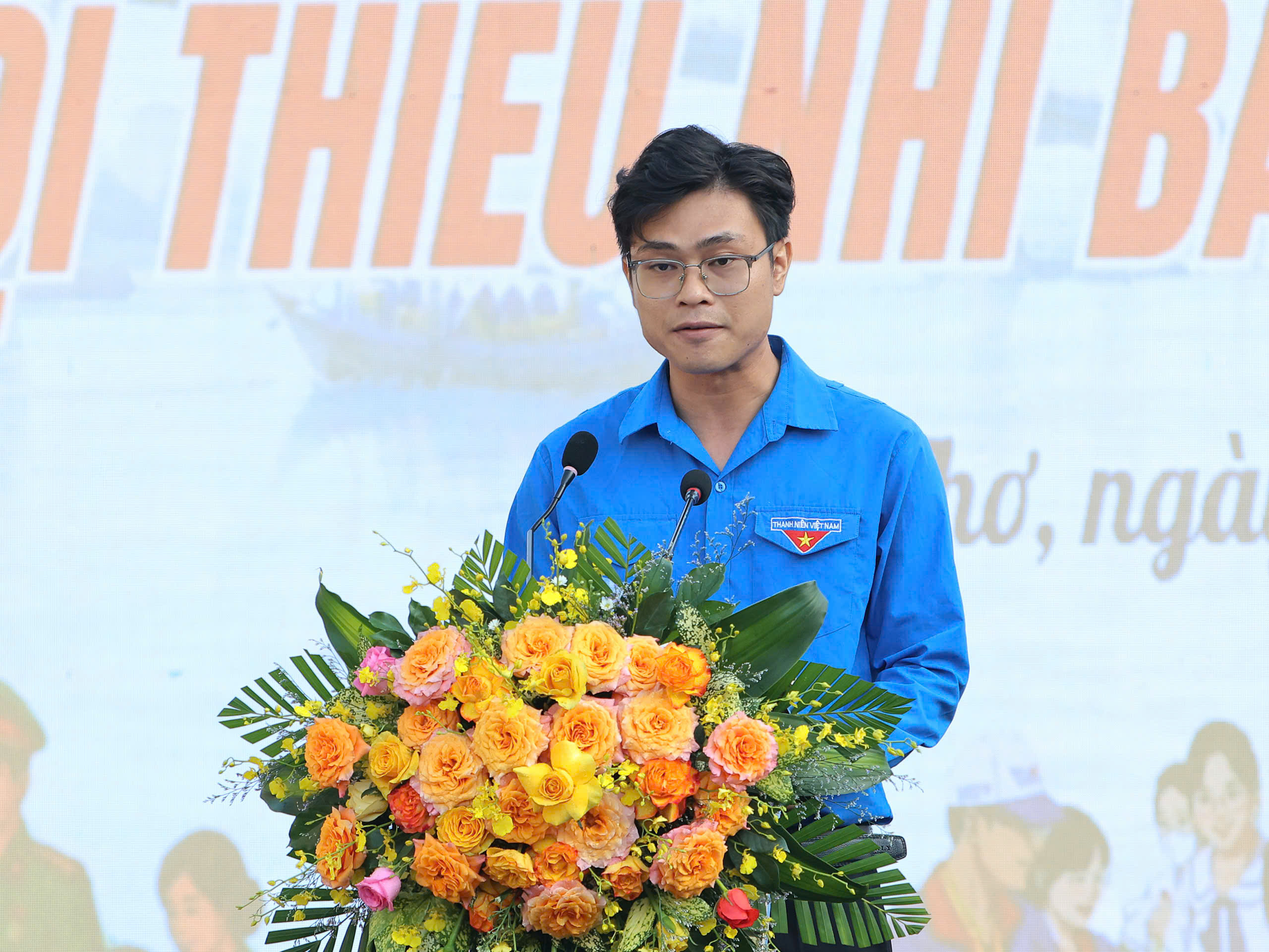 Anh Châu Văn Đan - Phó Bí thư Đoàn trường, Chủ tịch Hội Sinh viên Việt Nam Trường Cao đẳng Kinh tế - Kỹ thuật Cần Thơ Đại diện tuổi trẻ thành phố phát biểu hưởng ứng.