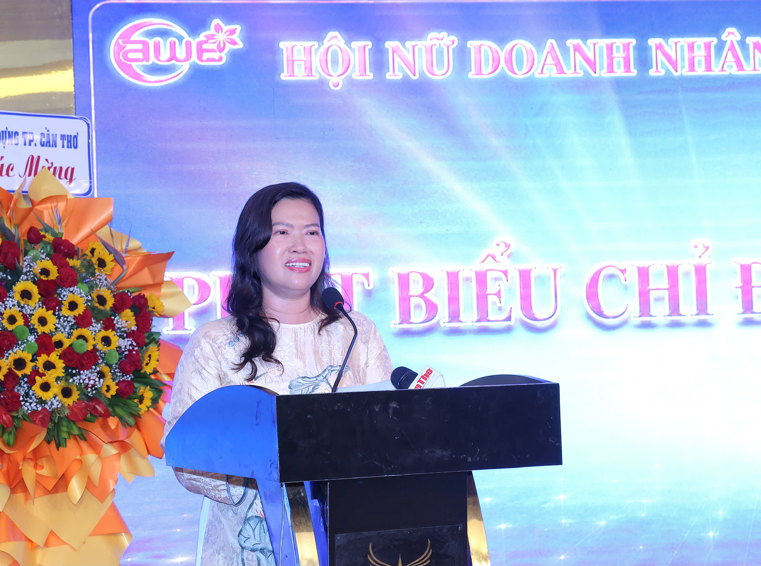 Bà Nguyễn Thị Ngọc Điệp - Thành ủy viên, Phó Chủ tịch UBND TP. Cần Thơ phát biểu tại Gala.