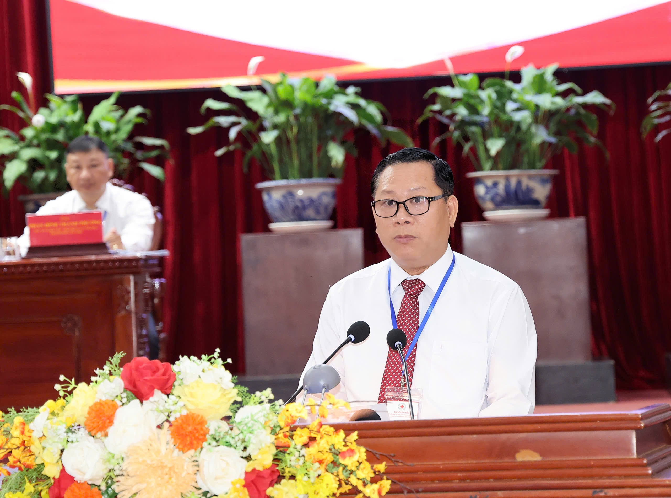 Ông Lê Nguyễn Sinh Nhựt - Phó Chủ tịch Ủy ban MTTQ Việt Nam TP, Chủ tịch Hội Chữ thập đỏ TP. Cần Thơ phát biểu tại Đại hội.
