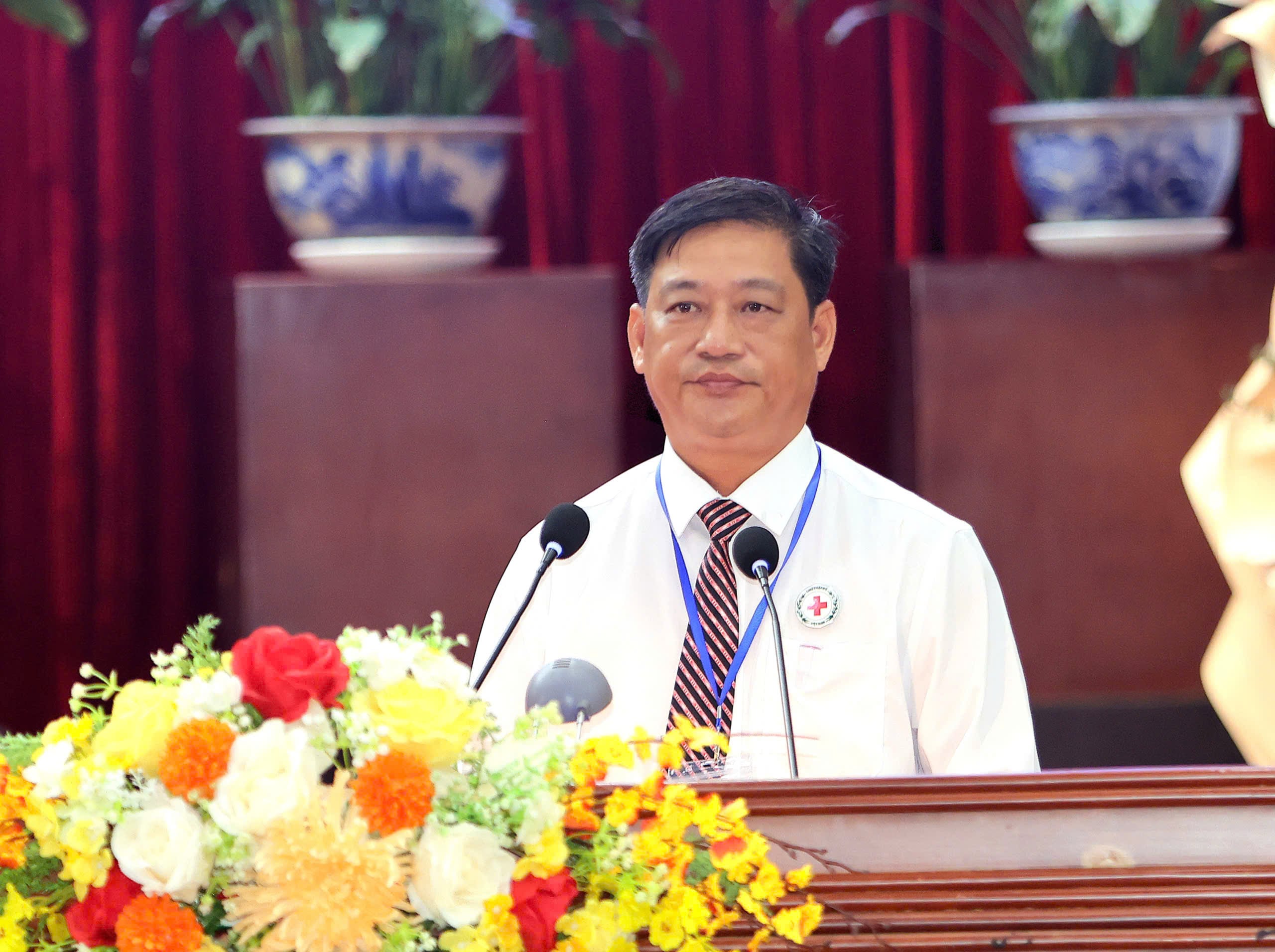 Ông Đỗ Hoàng Sơn - Phó Chủ tịch phụ trách Hội Chữ thập đỏ TP. Cần Thơ phát biểu khai mạc Đại hội.