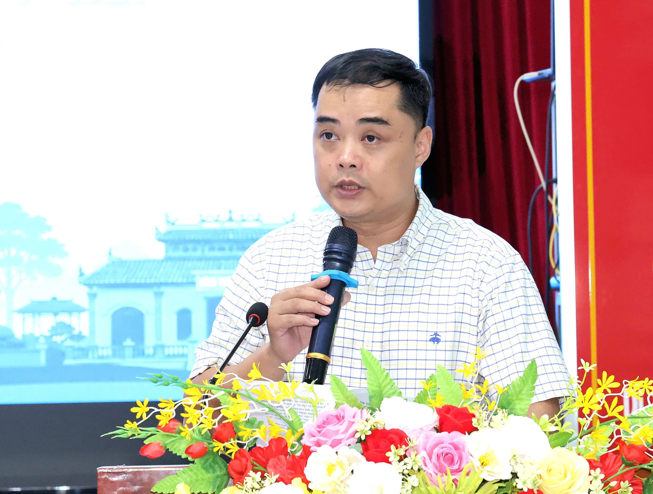 Ông Lê Minh Hải Hậu - Phó Bí thư Đảng ủy, Chủ tịch UBND phường Ô Môn phát biểu chỉ đạo tại buổi lễ.