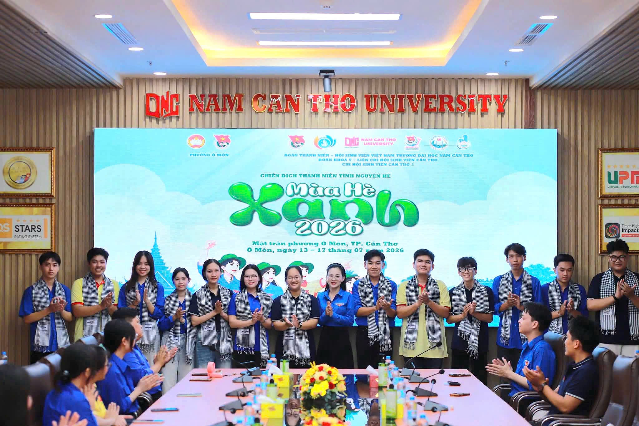 Trước đó, tại Trường Đại học Nam Cần Thơ, Đoàn Khoa Y - Liên Chi hội Sinh viên Cần Thơ - Chi hội Sinh viên Cần Thơ 2 đã tổ chức Lễ xuất quân Chiến dịch Thanh niên Tình nguyện hè năm 2026.