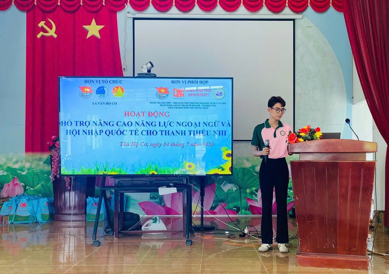 Tổ chức hoạt động sinh hoạt hè tiếng anh.