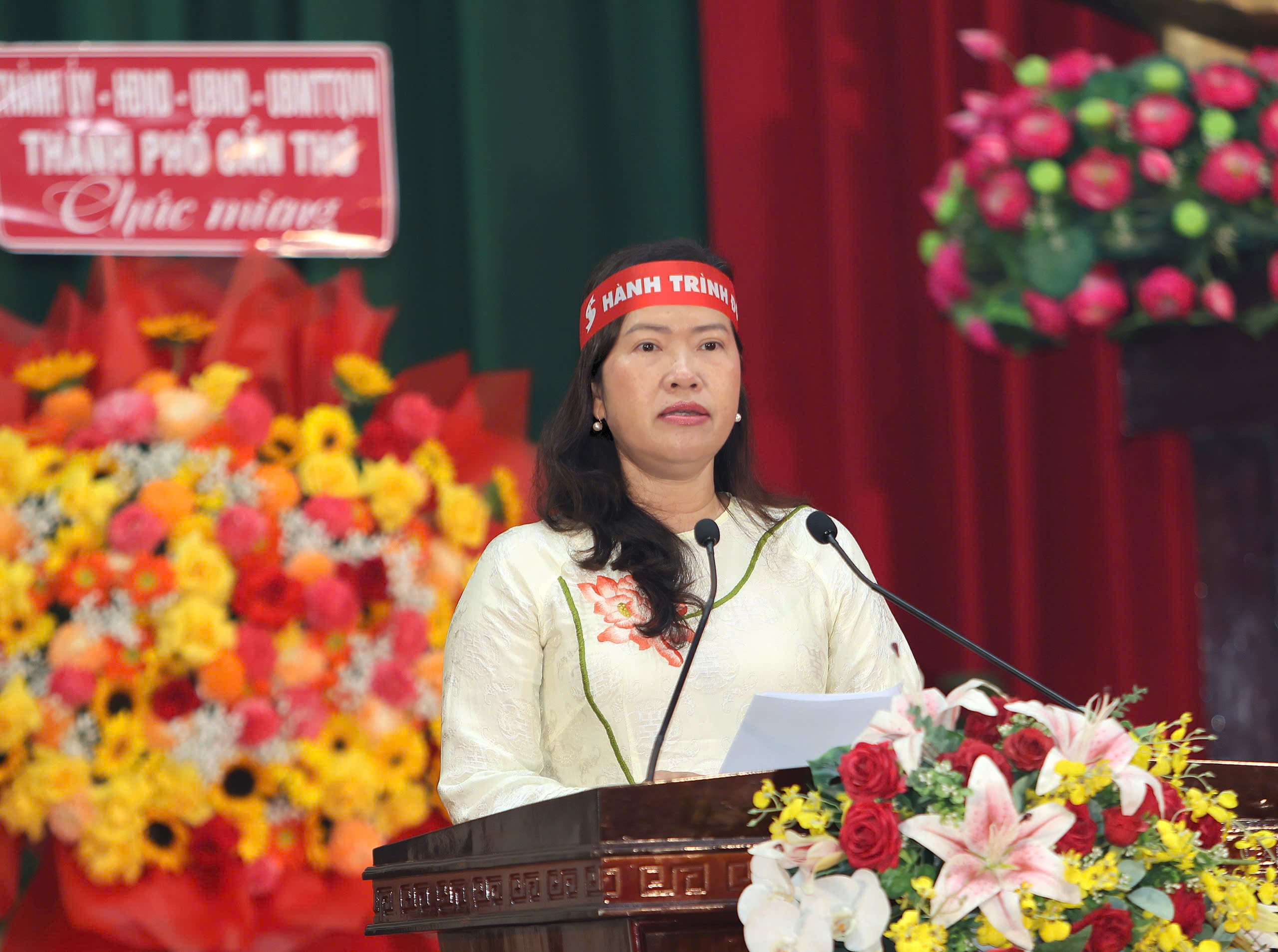 Bà Nguyễn Thị Ngọc Điệp - Thành ủy viên, Phó Chủ tịch UBND TP. Cần Thơ phát biểu tại chương trình.