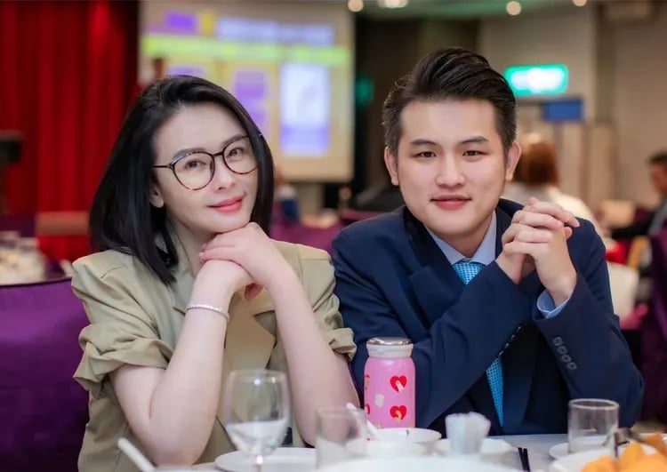 Gallery - 'Ngọc nữ showbiz' 5 năm đi tù 3 lần vì nghiện ngập, nay mắc ung thư tá tràng di căn, chồng tài xế xe công nghệ thì bị bắt vì tội quấy rối tình dục - image 2