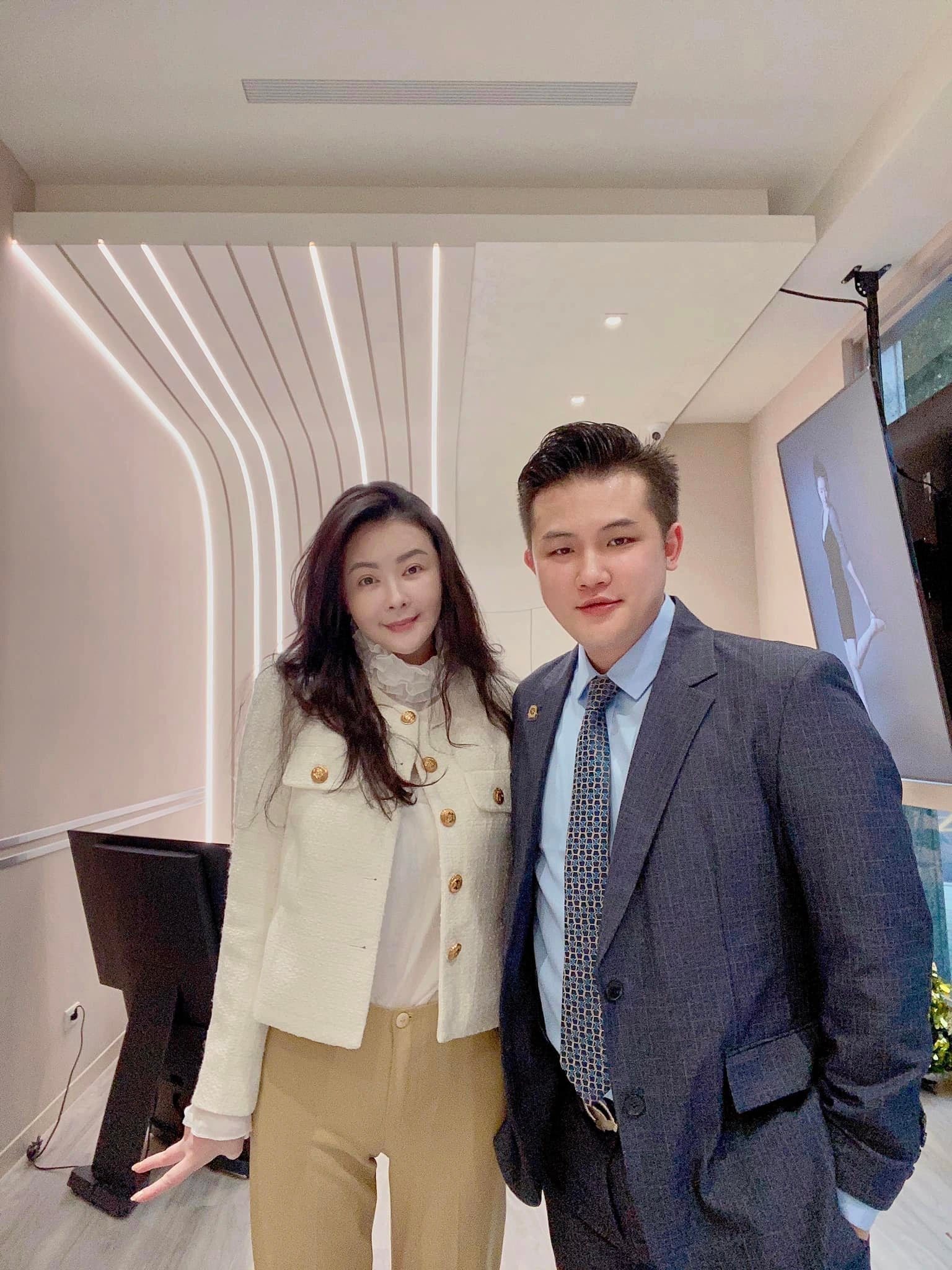 Gallery - 'Ngọc nữ showbiz' 5 năm đi tù 3 lần vì nghiện ngập, nay mắc ung thư tá tràng di căn, chồng tài xế xe công nghệ thì bị bắt vì tội quấy rối tình dục - image 10