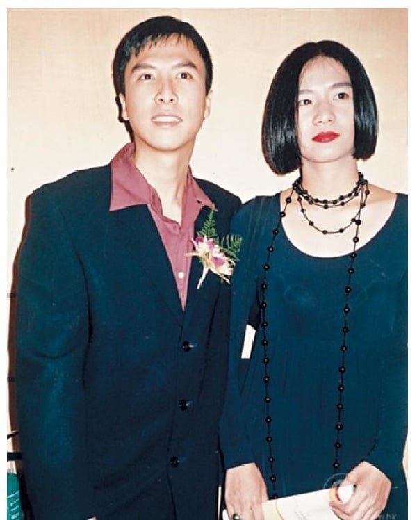 Gallery - Tài tử Chân Tử Đan: Ly hôn vợ đang mang bầu liền cầu hôn Vạn Ỷ Văn trên sóng truyền hình, lấy được vợ giàu thì suốt ngày 'yêu thương vợ con', nhưng con cả đi viện không thèm vào thăm - image 2