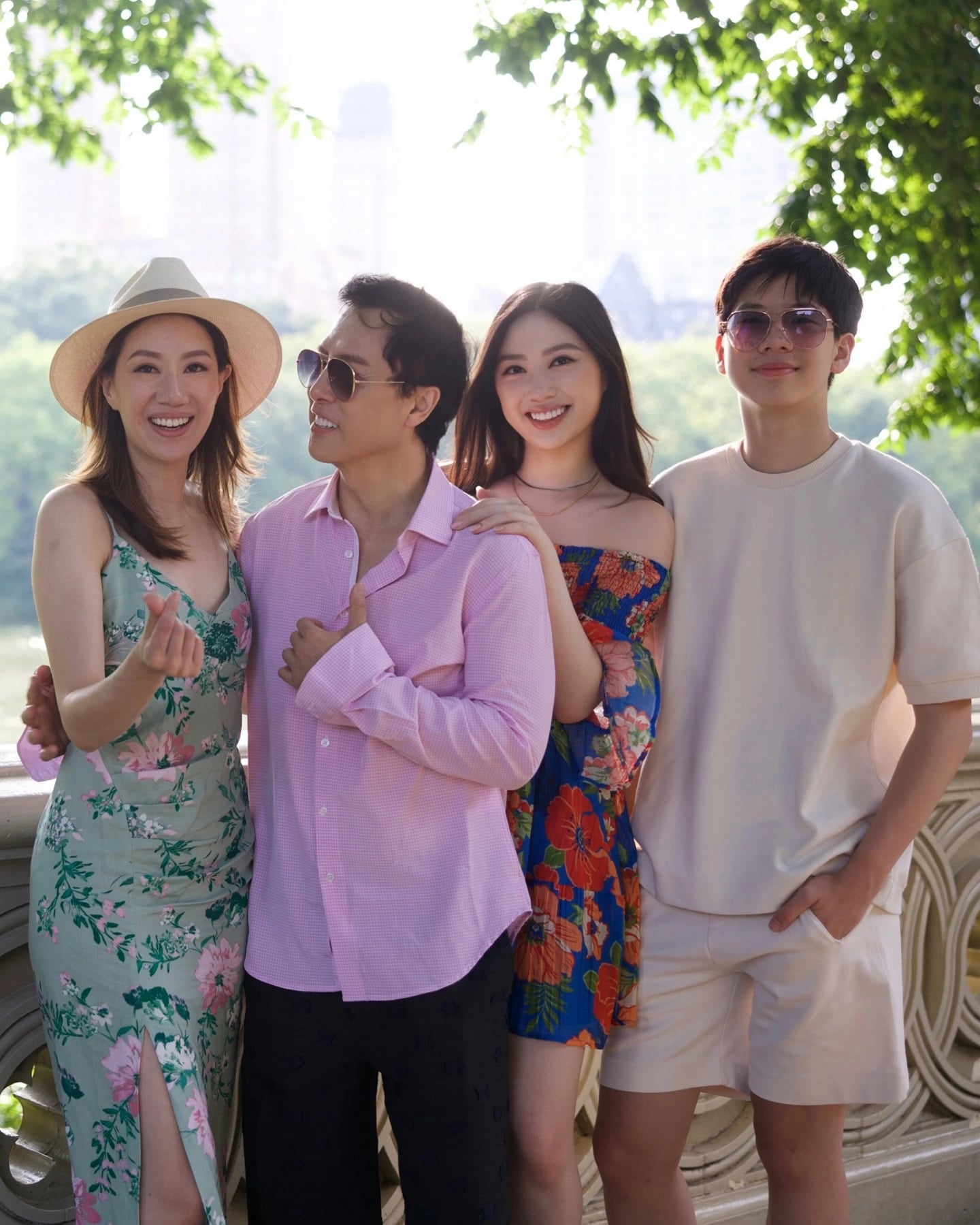 Gallery - Tài tử Chân Tử Đan: Ly hôn vợ đang mang bầu liền cầu hôn Vạn Ỷ Văn trên sóng truyền hình, lấy được vợ giàu thì suốt ngày 'yêu thương vợ con', nhưng con cả đi viện không thèm vào thăm - image 6