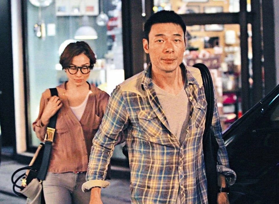 Gallery - Sau 22 năm hẹn hò và 7 lần cầu hôn, Hứa Chí An mới “cưới được” Trịnh Tú Văn. Cứ tưởng là tình yêu viên mãn, ai ngờ chỉ 6 năm sau, anh ta “hú hí” với á hậu ngay ở trên taxi - image 6