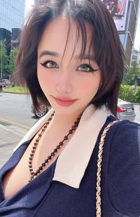 Gallery - Park Bom ra mắt ca khúc AI tự sáng tác, vẫn còn yêu Lee Min Ho đắm say - image 2