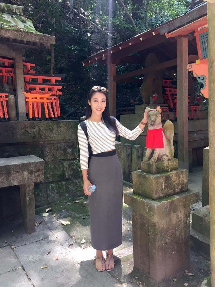 Gallery - Nữ tiếp viên hàng không xinh đẹp đổi đời nhờ đưa khăn cho khách lau nước mắt: 10 năm sau giàu có hết mực, đi du lịch 4 phương - image 6