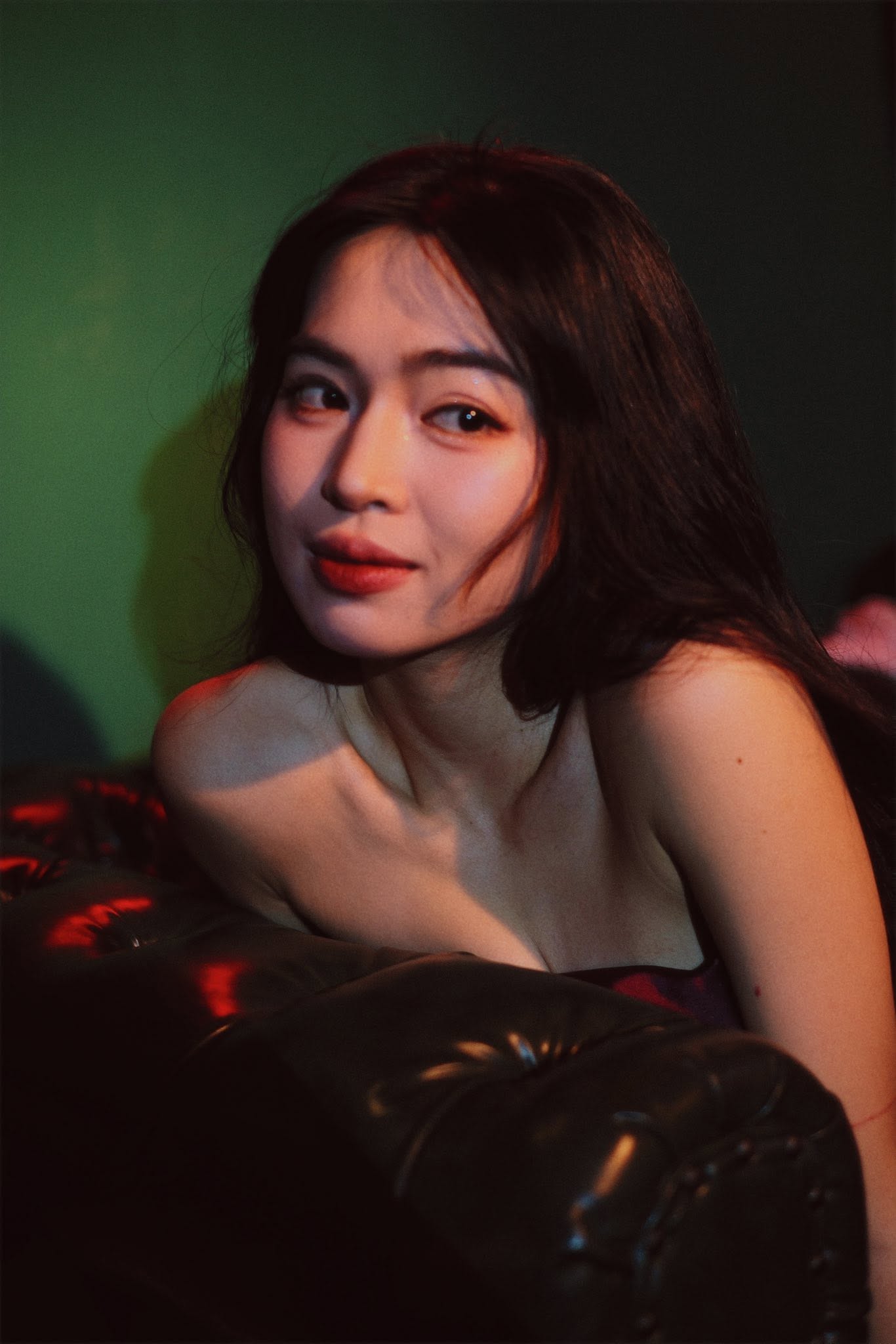 Gallery - Sao Việt 26/6: Em trai Hoài Linh bị trộm móc hết sạch tiền ở châu Âu; Đồng Ánh Quỳnh công khai yêu NSƯT Kim Tuyến hơn 8 tuổi - image 1
