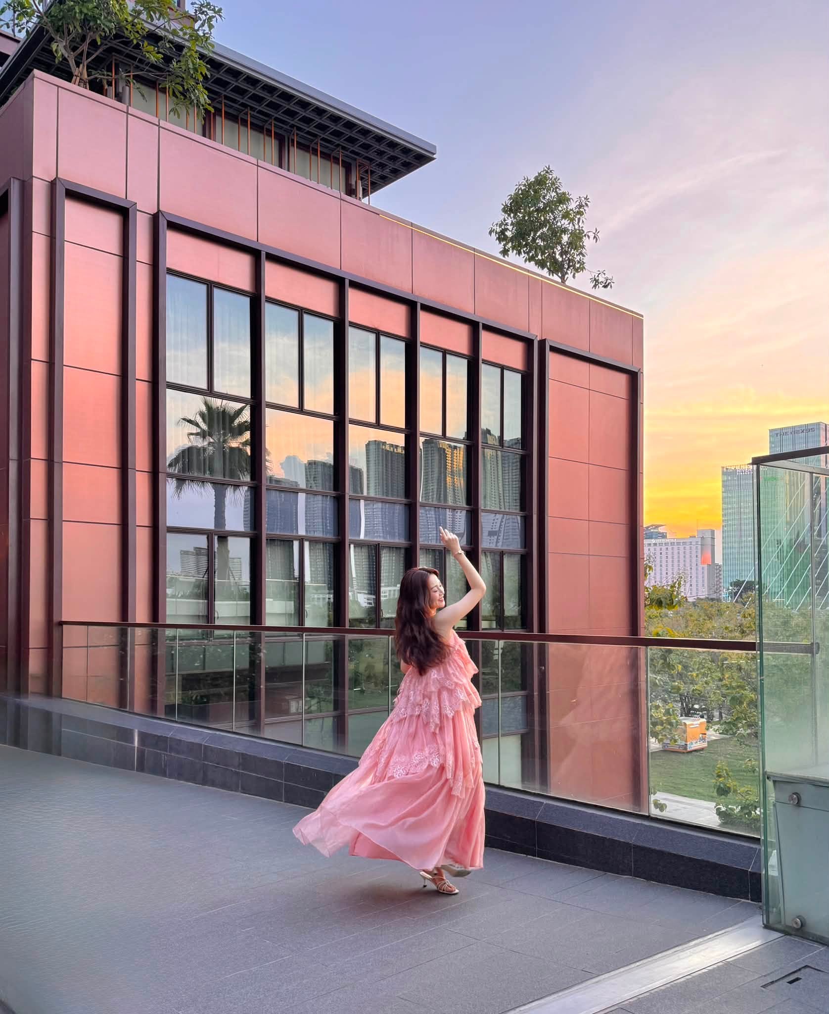 Gallery - Sao Việt 27/6: Tin buồn liên quan đến Hoài Linh; Sự thực về bức ảnh Đen Vâu và Hoàng Thùy Linh đang lan truyền - image 4