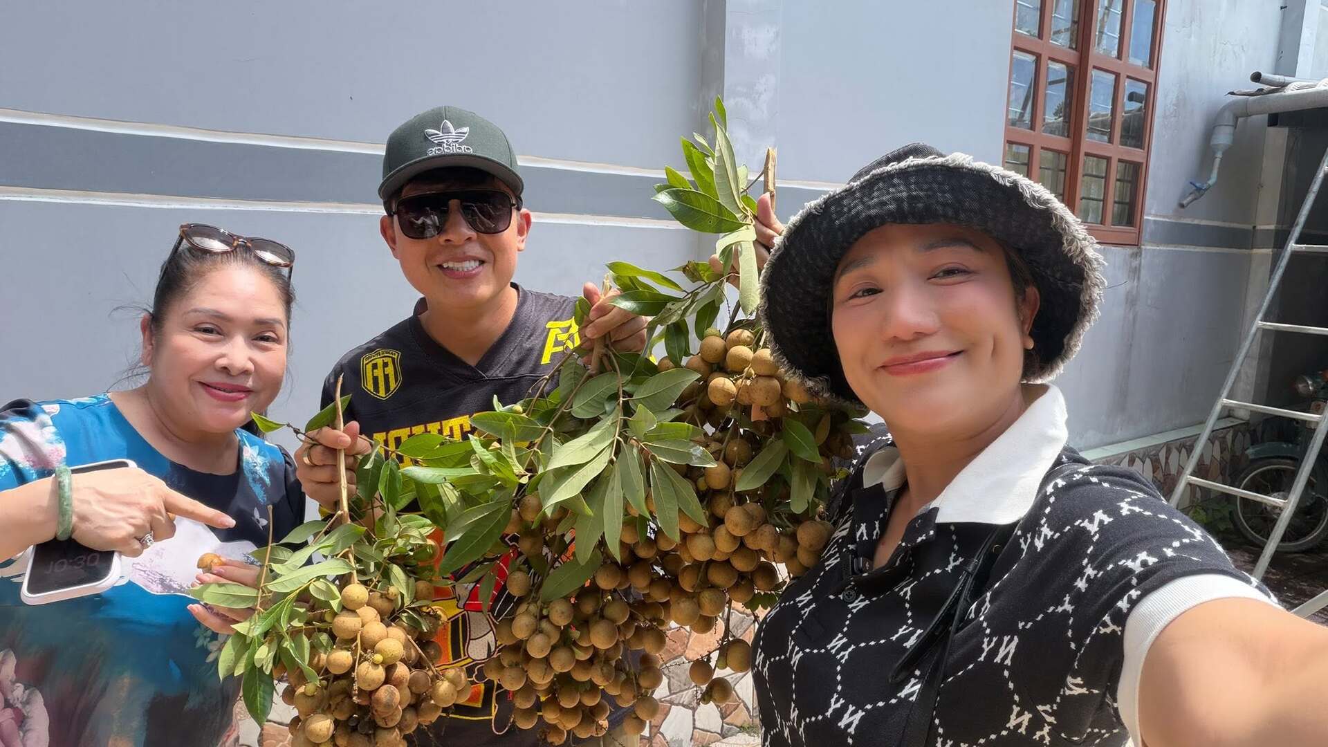 Gallery - Sao Việt 26/6: Em trai Hoài Linh bị trộm móc hết sạch tiền ở châu Âu; Đồng Ánh Quỳnh công khai yêu NSƯT Kim Tuyến hơn 8 tuổi - image 24