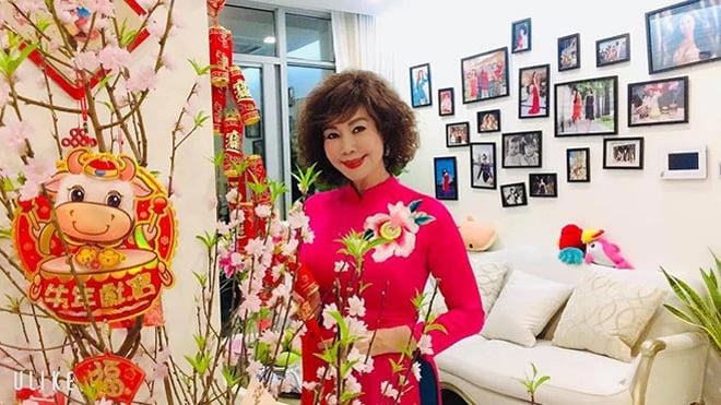 Gallery - BTV thời sự sinh năm 1957 có giọng đọc huyền thoại: Được mệnh danh 'Hoa hậu HTV', có chuyện tình 'chú - cháu' đình đám một thời, con gái là MC nổi tiếng - image 11