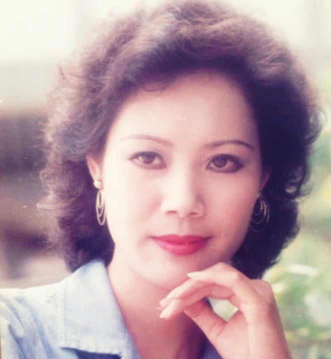 Gallery - BTV thời sự sinh năm 1957 có giọng đọc huyền thoại: Được mệnh danh 'Hoa hậu HTV', có chuyện tình 'chú - cháu' đình đám một thời, con gái là MC nổi tiếng - image 15