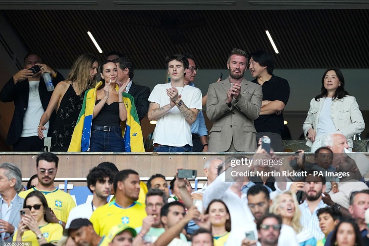 Gallery - David Beckham gây chú ý với khoảnh khắc ôm thắm thiết bạn gái của con trai trên khán đài World Cup 2026 - image 3