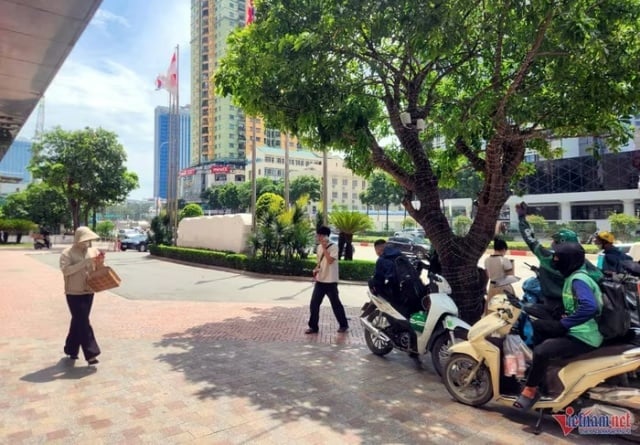 Gallery - Vụ shipper giật tóc, đấm cô gái ở Hà Nội: Nạn nhân kể lại nguồn cơn, công bố tin nhắn trước vụ hành hung - image 3