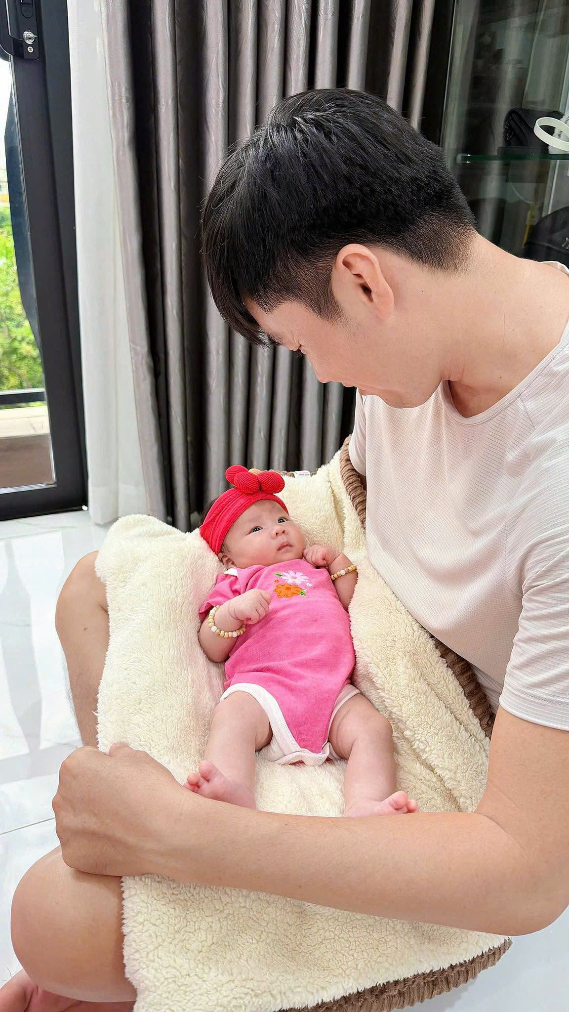 Gallery - Sao Việt 28/6: NSND Việt Anh nói gì về chuyện sinh con với vợ trẻ ở tuổi U70?; Tình hình NSND Công Lý sau khi dừng sang Nhật chữa trị - image 6