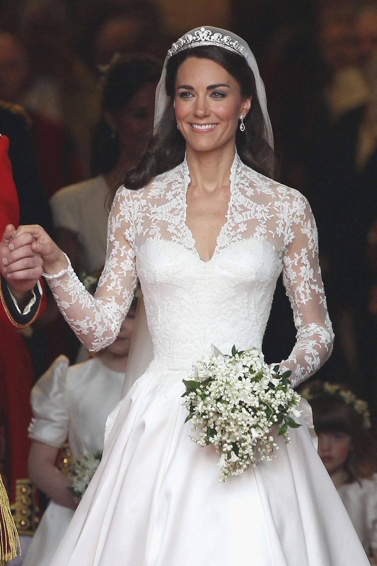 Gallery - Vì sao vương miện của Công nương Diana, con dâu Kate Middleton và Meghan Markle đều không thể đội? - image 1