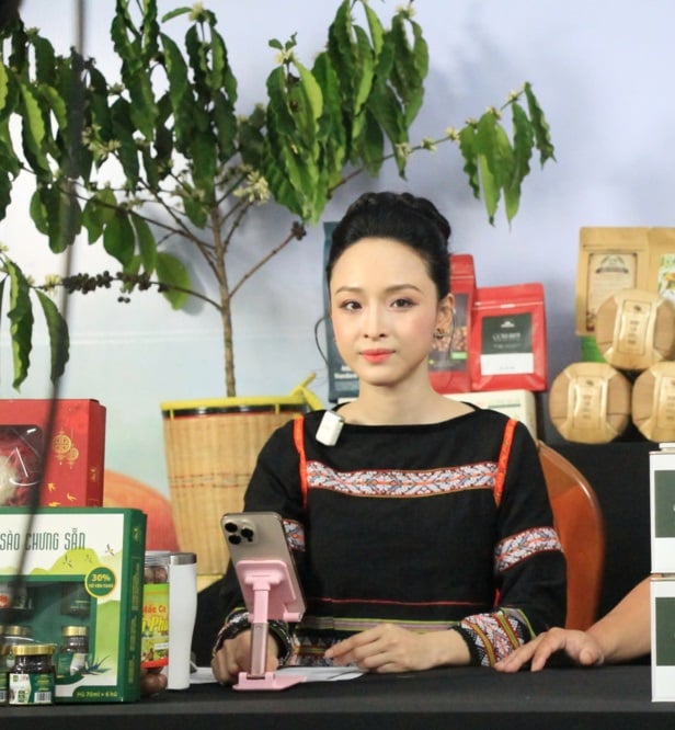 Gallery - Cuộc sống hiện tại của nàng Hậu Việt đăng quang ở tuổi 20, từng vướng lao lý vì bản 'hợp đồng tình ái' 16,5 tỷ - image 1
