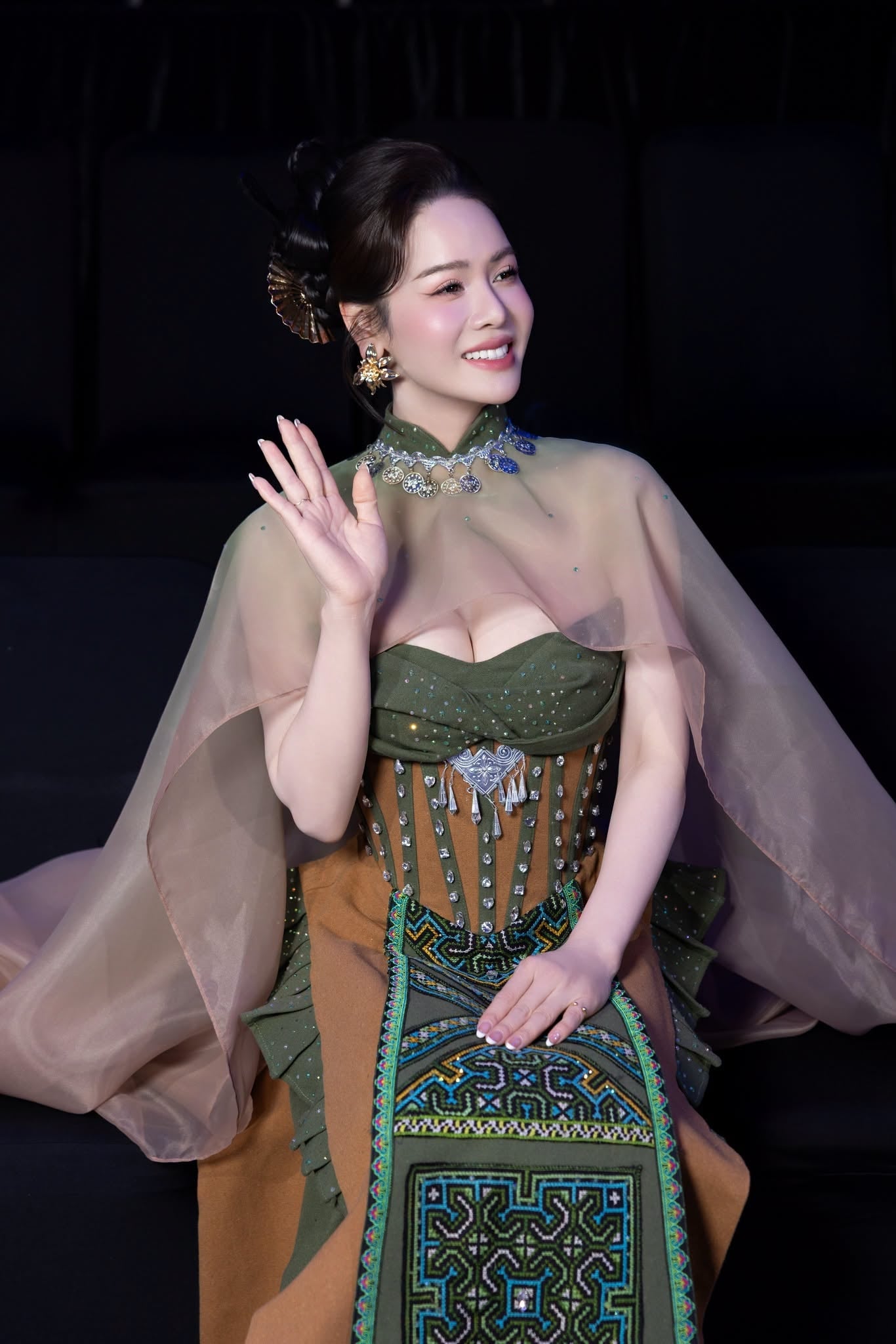 Gallery - Chân dung nữ chủ tịch là mẹ đơn thân showbiz: Nóng bỏng sau ly hôn, nuôi con trong biệt thự 20 tỷ - image 1