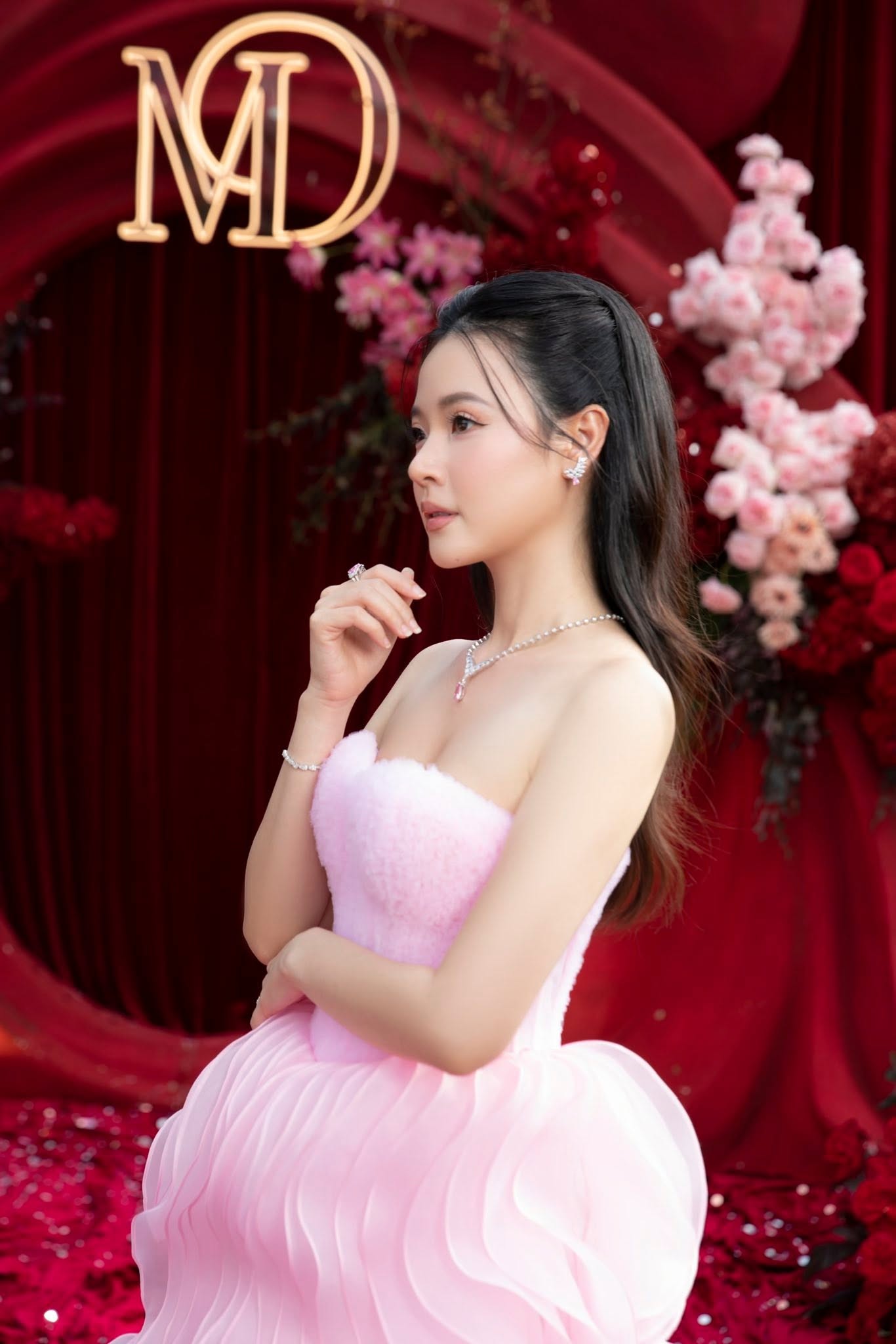 Gallery - Sao Việt 1/7: Midu nói rõ lý do tại sao năm nào cũng tổ chức tiệc kỷ niệm ngày cưới; Mối quan hệ của tình trẻ với con riêng Diệp Lâm Anh - image 35
