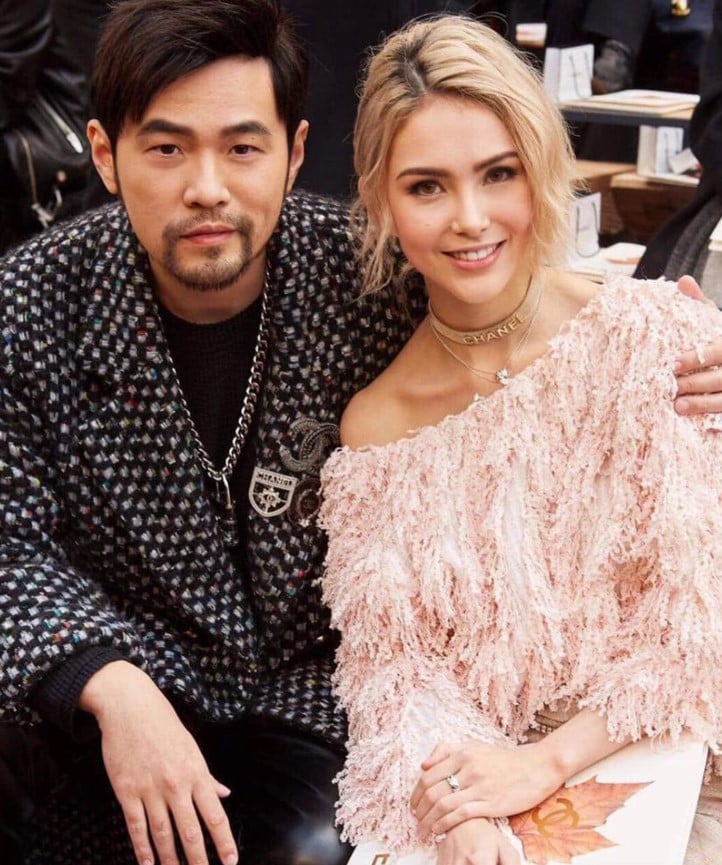 Gallery - 'Ông trùm showbiz' mê cấp dưới như bị bỏ bùa, chi hơn 20 tỷ đồng làm đám cưới, chấp nhận 'trốn chui trốn lủi' 4 năm vì cô - nhìn người vợ thường dân này, mới hiểu cô ấy có một thứ rất khó bắt chước!