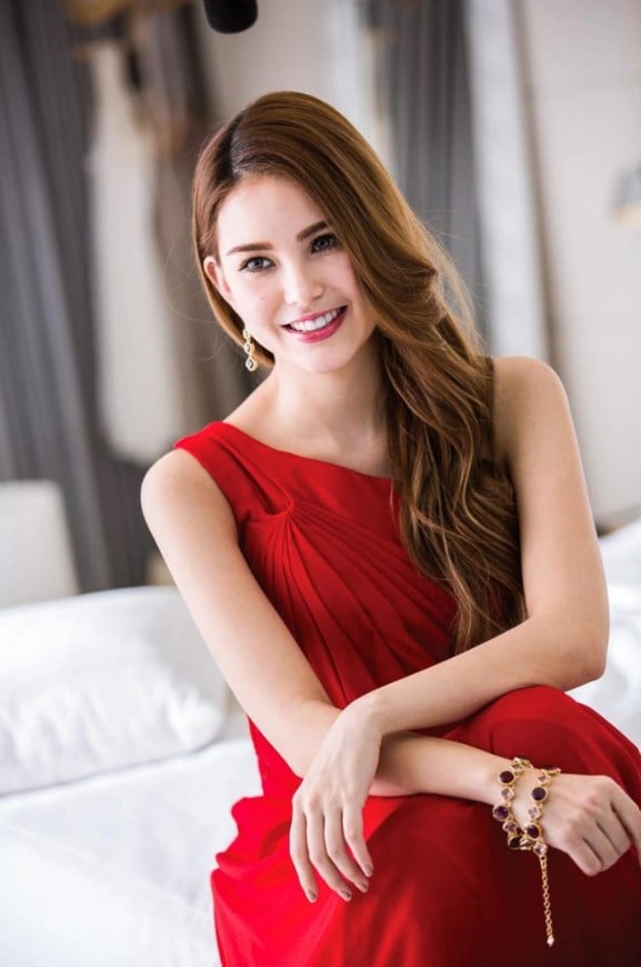 Gallery - 'Ông trùm showbiz' mê cấp dưới như bị bỏ bùa, chi hơn 20 tỷ đồng làm đám cưới, chấp nhận 'trốn chui trốn lủi' 4 năm vì cô - nhìn người vợ thường dân này, mới hiểu cô ấy có một thứ rất khó bắt chước! - image 1