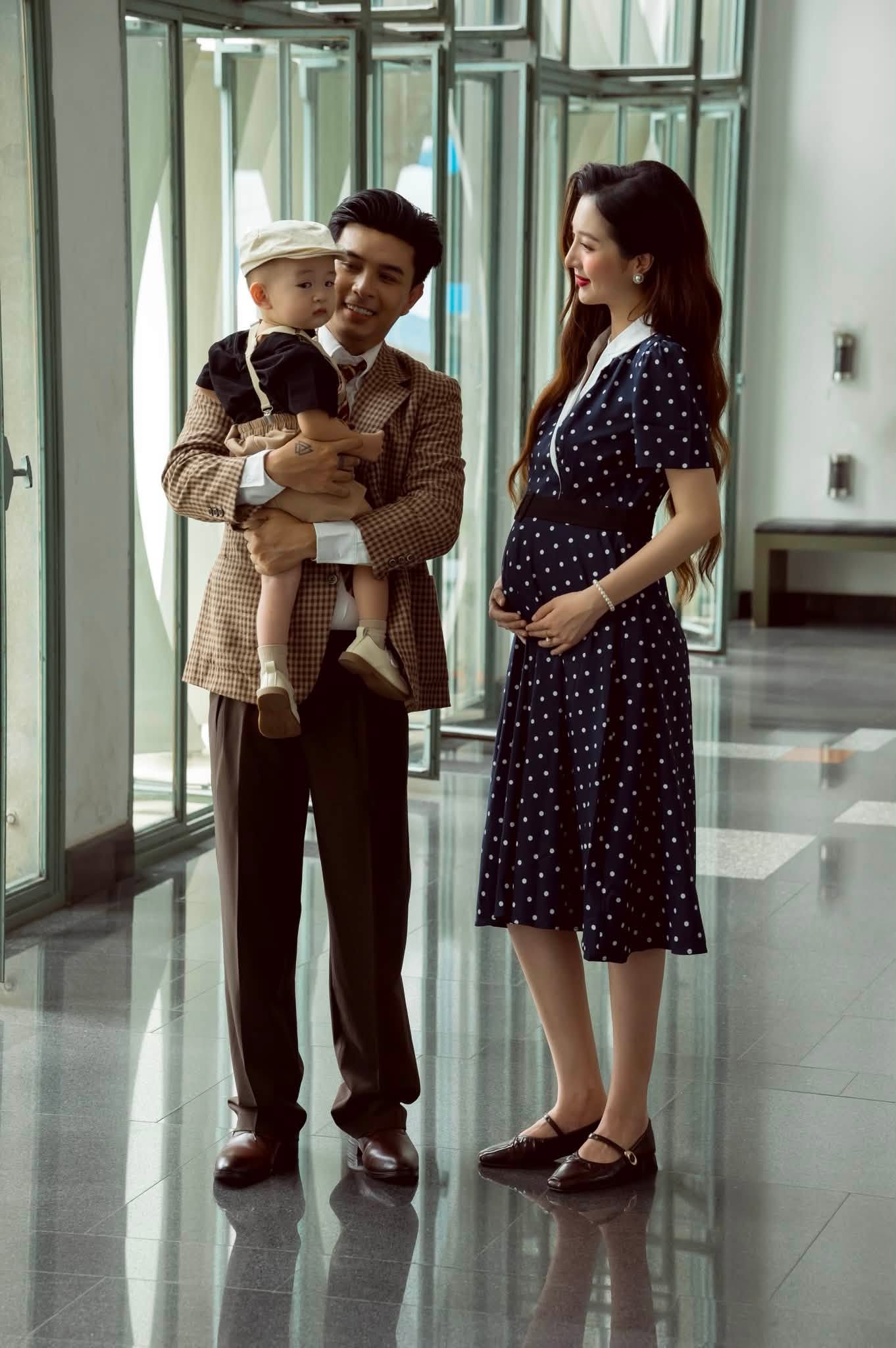 Gallery - Vợ kém 17 tuổi của Hồ Quang Hiếu mang thai lần 2 - image 1