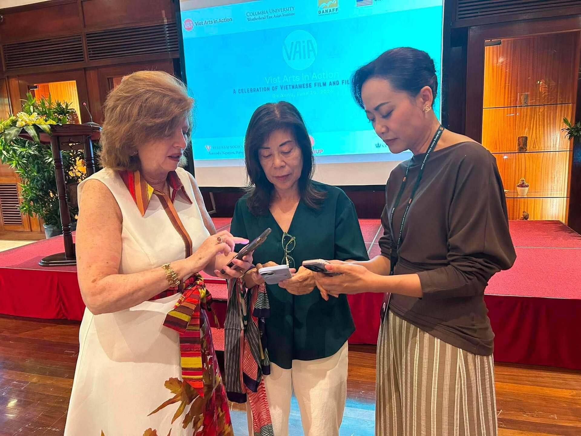Gallery - Sao Việt 2/7: Nam nghệ sĩ Việt nổi tiếng bị đột quỵ vỡ mạch máu não; Trương Ngọc Ánh bị thay vai sau khi vướng lao lý - image 12