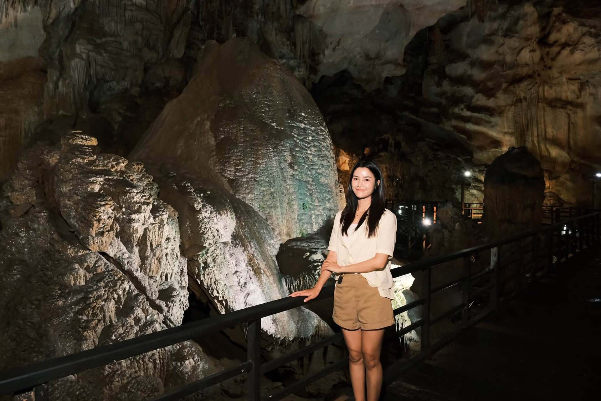 Gallery - Sao Việt 2/7: Nam nghệ sĩ Việt nổi tiếng bị đột quỵ vỡ mạch máu não; Trương Ngọc Ánh bị thay vai sau khi vướng lao lý - image 22