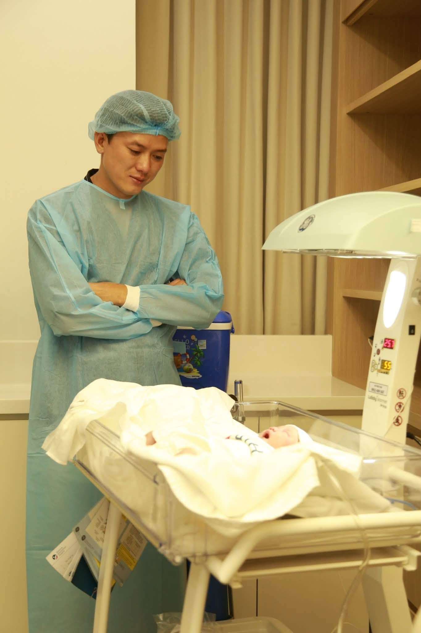 Gallery - Sao Việt 2/7: Nam nghệ sĩ Việt nổi tiếng bị đột quỵ vỡ mạch máu não; Trương Ngọc Ánh bị thay vai sau khi vướng lao lý - image 31