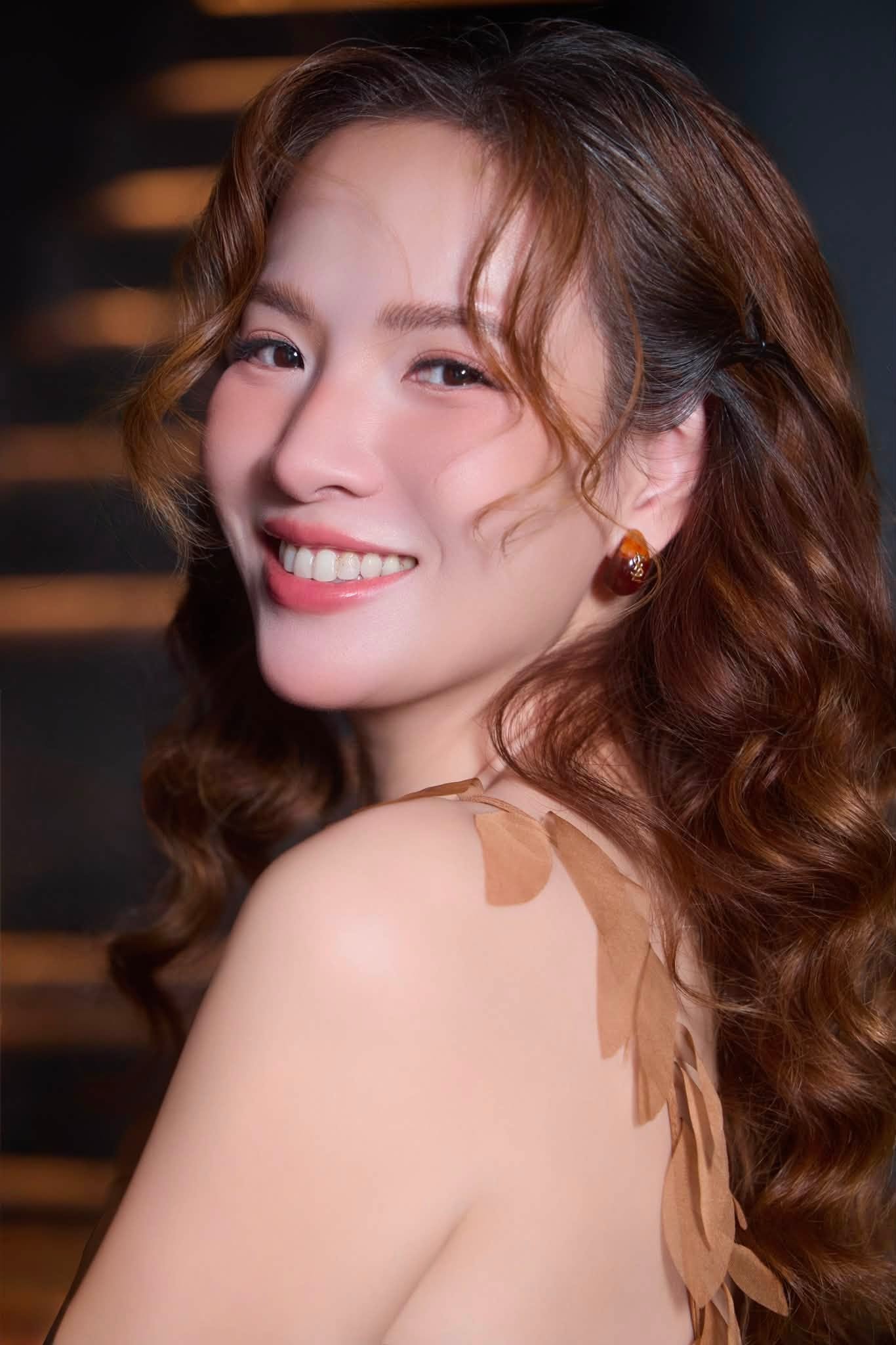 Gallery - Sao Việt 2/7: Nam nghệ sĩ Việt nổi tiếng bị đột quỵ vỡ mạch máu não; Trương Ngọc Ánh bị thay vai sau khi vướng lao lý - image 33