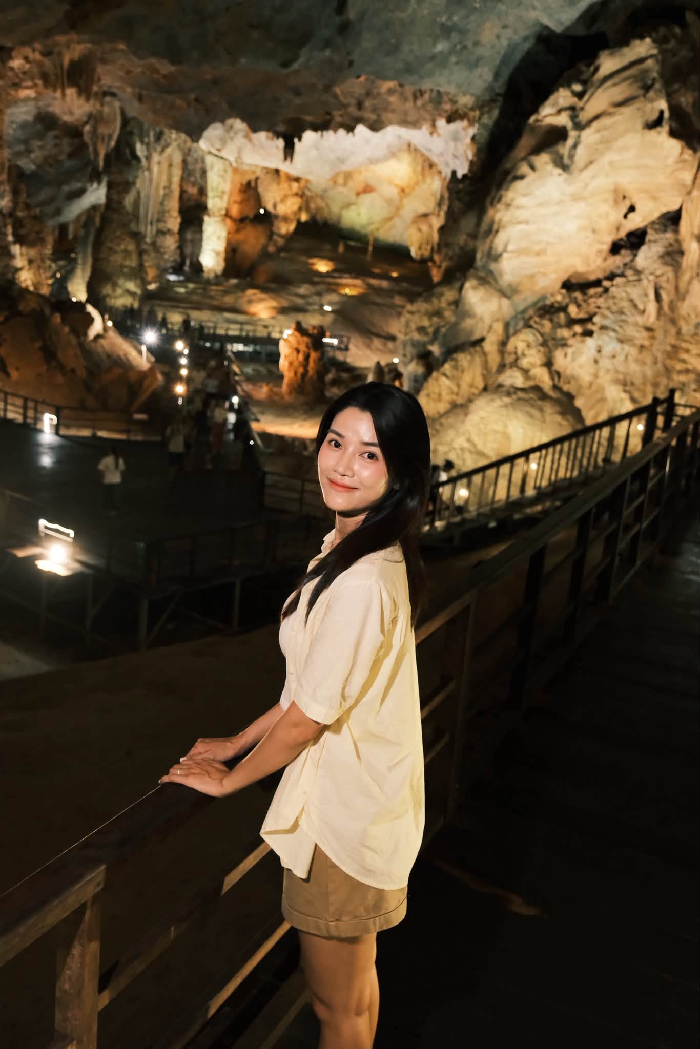 Gallery - Sao Việt 2/7: Nam nghệ sĩ Việt nổi tiếng bị đột quỵ vỡ mạch máu não; Trương Ngọc Ánh bị thay vai sau khi vướng lao lý - image 41
