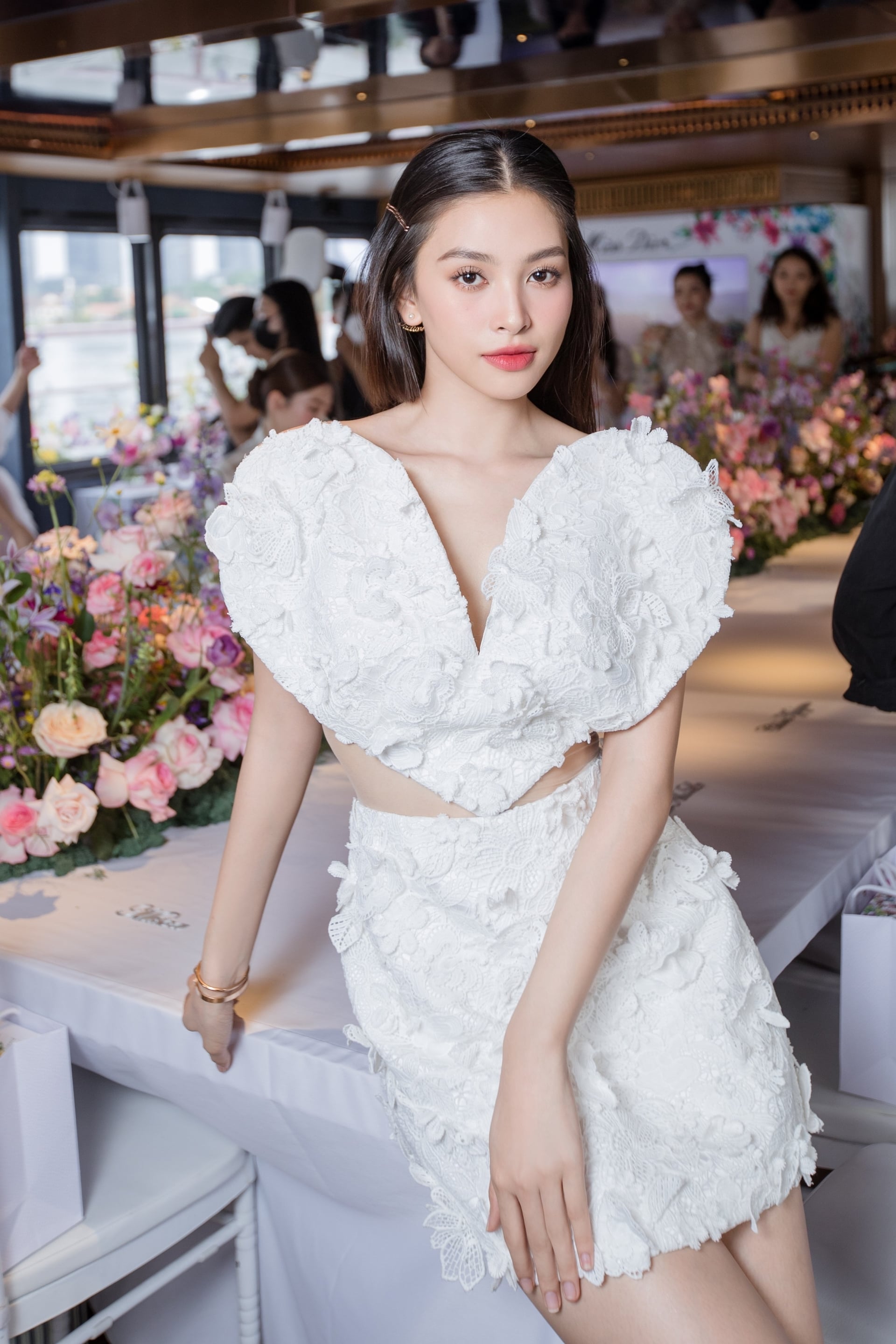 Gallery - Sở hữu nhan sắc vượt trội cùng tỷ lệ gương mặt vàng, mỹ nhân Vbiz này style nào cũng cân được, đi thảm đỏ chưa từng gây thất vọng lần nào - image 5