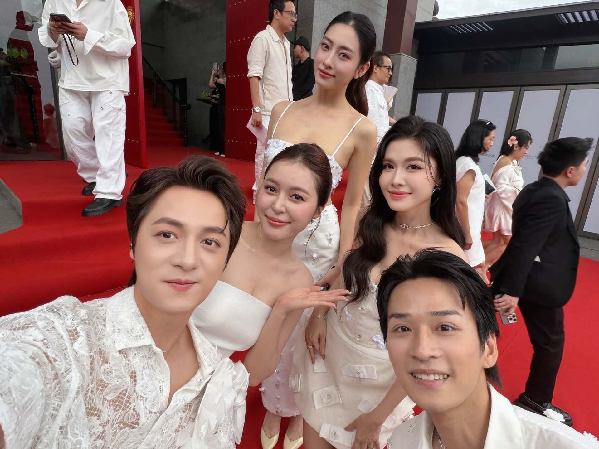 Gallery - Sao Việt 5/7: Xuất hiện thứ này trong nhà riêng Tăng Nhật Tuệ gây chú ý; Tiểu Vy được minh oan - image 19