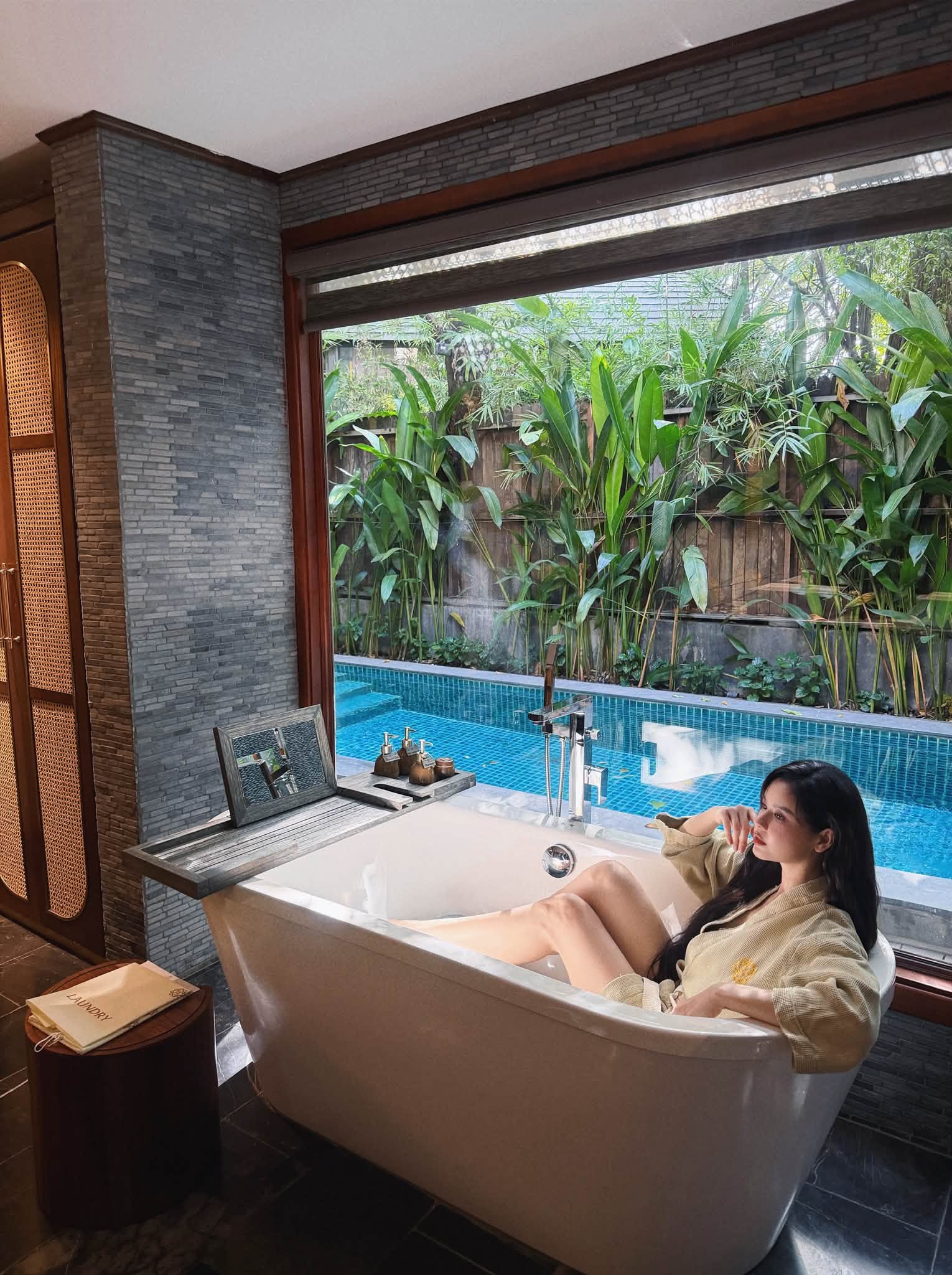 Gallery - Sao Việt 4/7: Nam nghệ sĩ Việt nổi tiếng bị đột quỵ chuyển biến xấu, suy hô hấp; Á hậu Phương Nga cho phép Bình An đi ăn với bồ?” - image 48